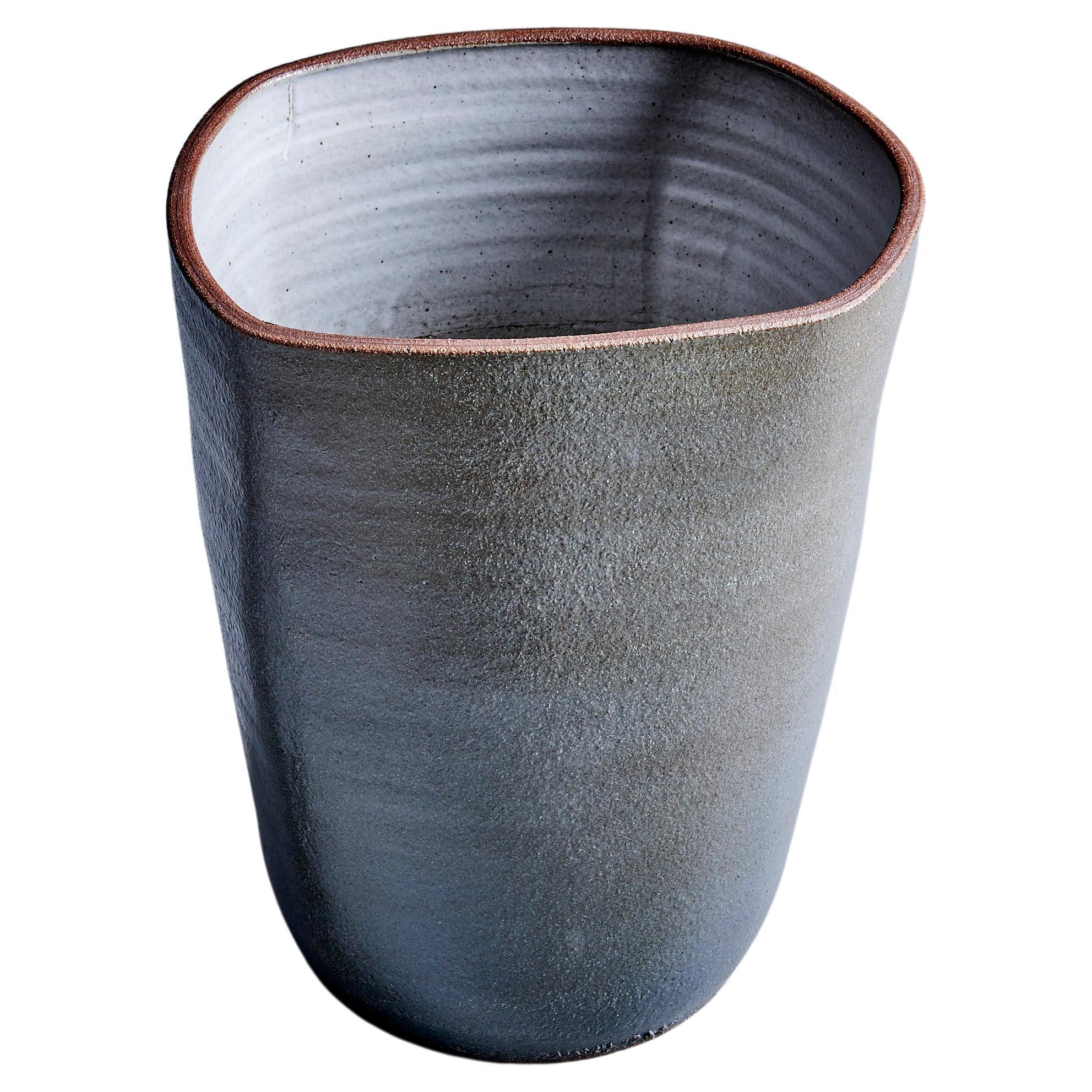 Fioriera in ceramica Brent Bennetts in grigio, USA - 2022 in vendita