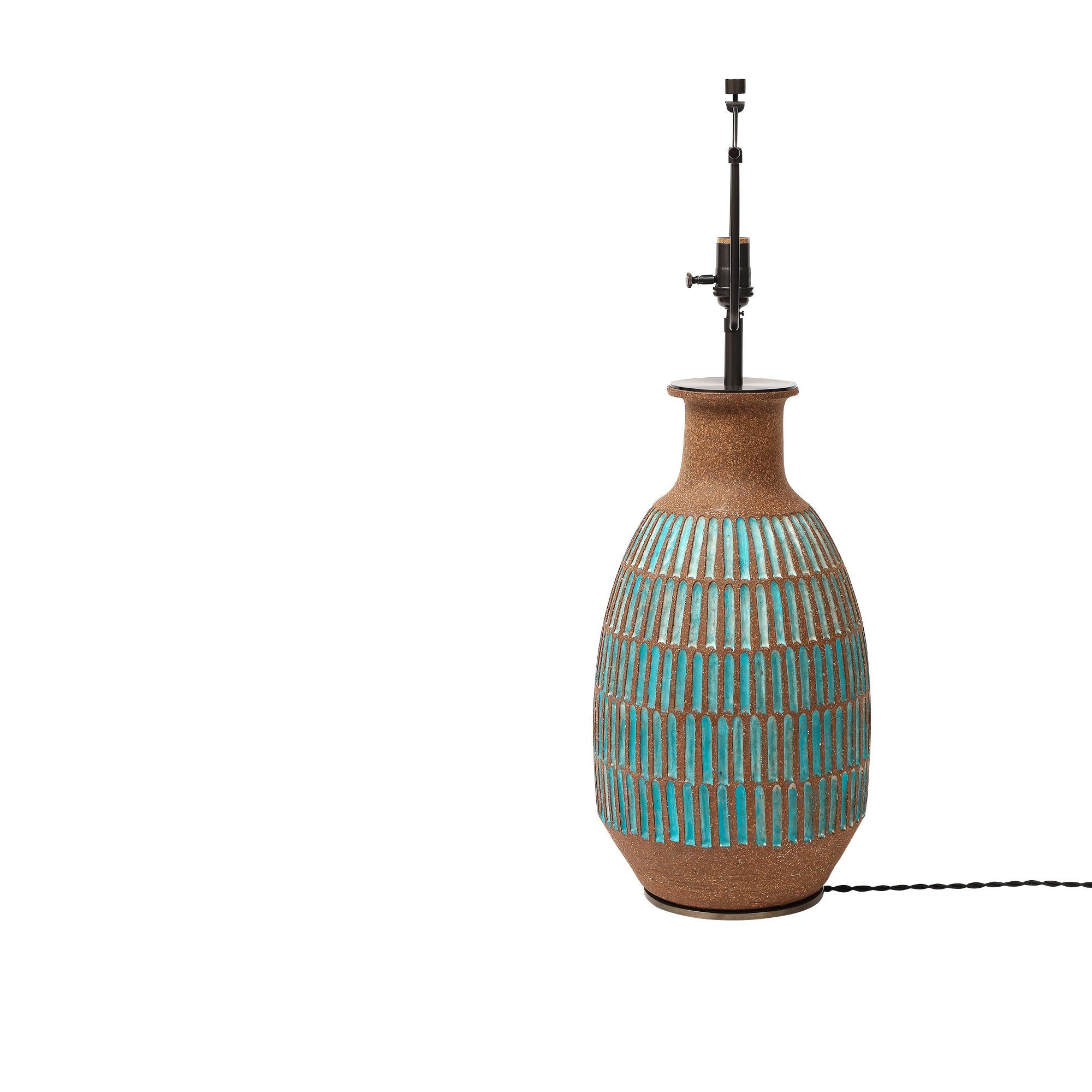 Brent Bennett Lamp, Ceramic, Brown, Aqua Blue, Incised Hecho a mano en venta