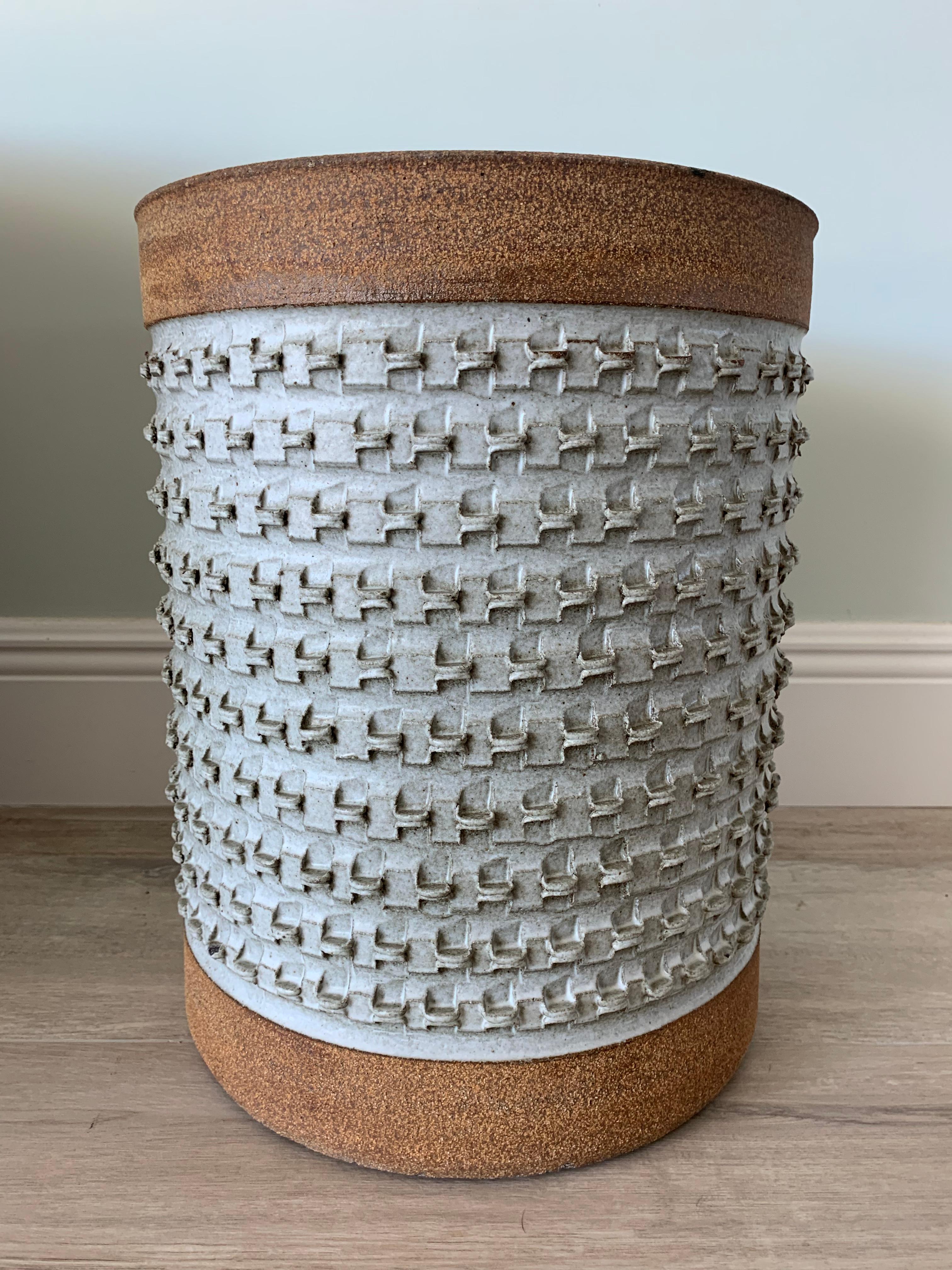 Pottery planter by californian ceramic artist Brent Bennett.
Partially glazed.
Very architectural and richly decorated,
circa 1960
Outstanding piece.