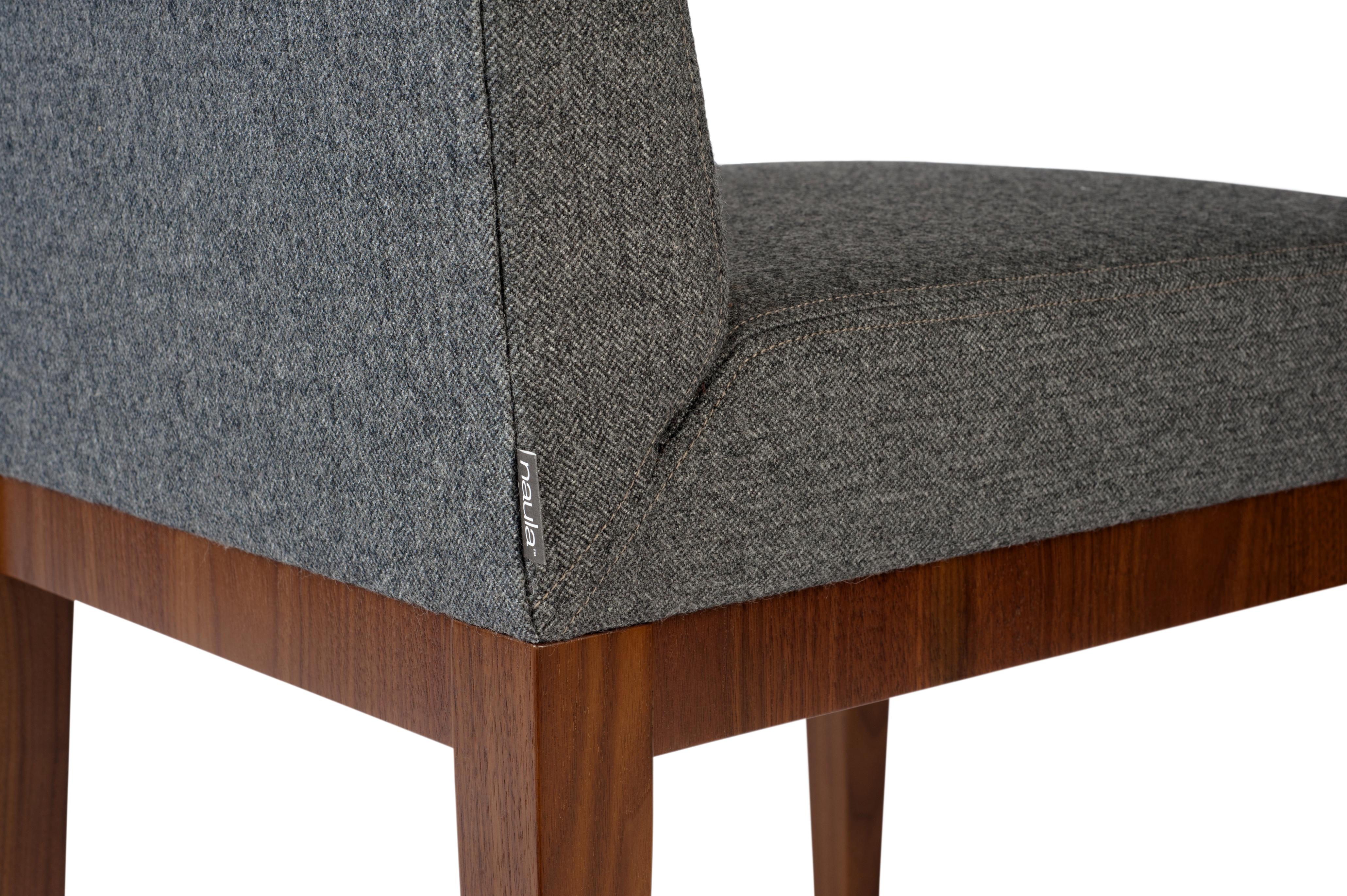 Brent Esszimmerstuhl-Walnussbaum, Schürzenbasis, fester Sitz und Rücken, natürliche Ausführung, Stitch (Sonstiges) im Angebot