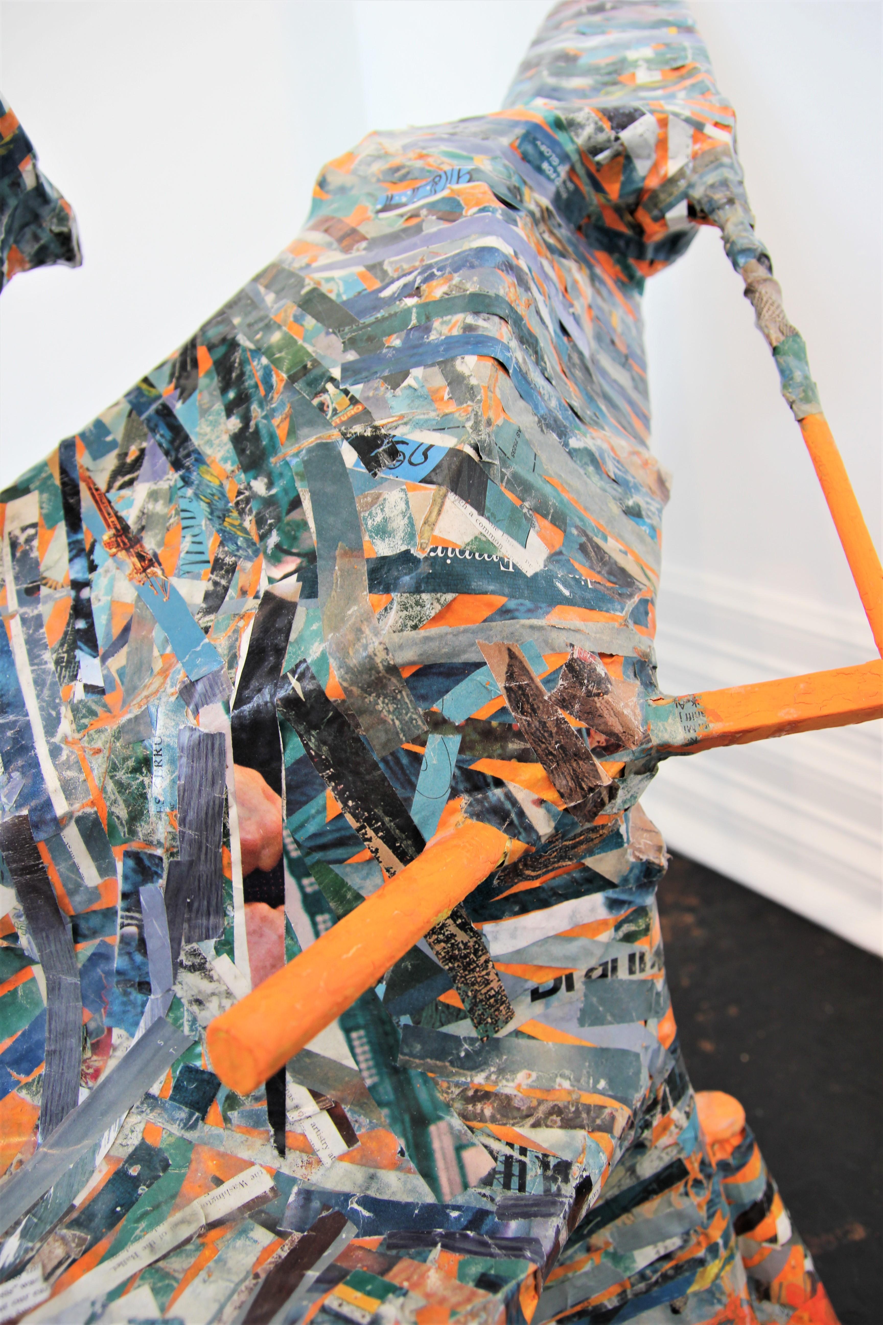 Abstrakte zeitgenössische Collage-Skulptur nach dem Deluge in Blau und Orange im Angebot 1