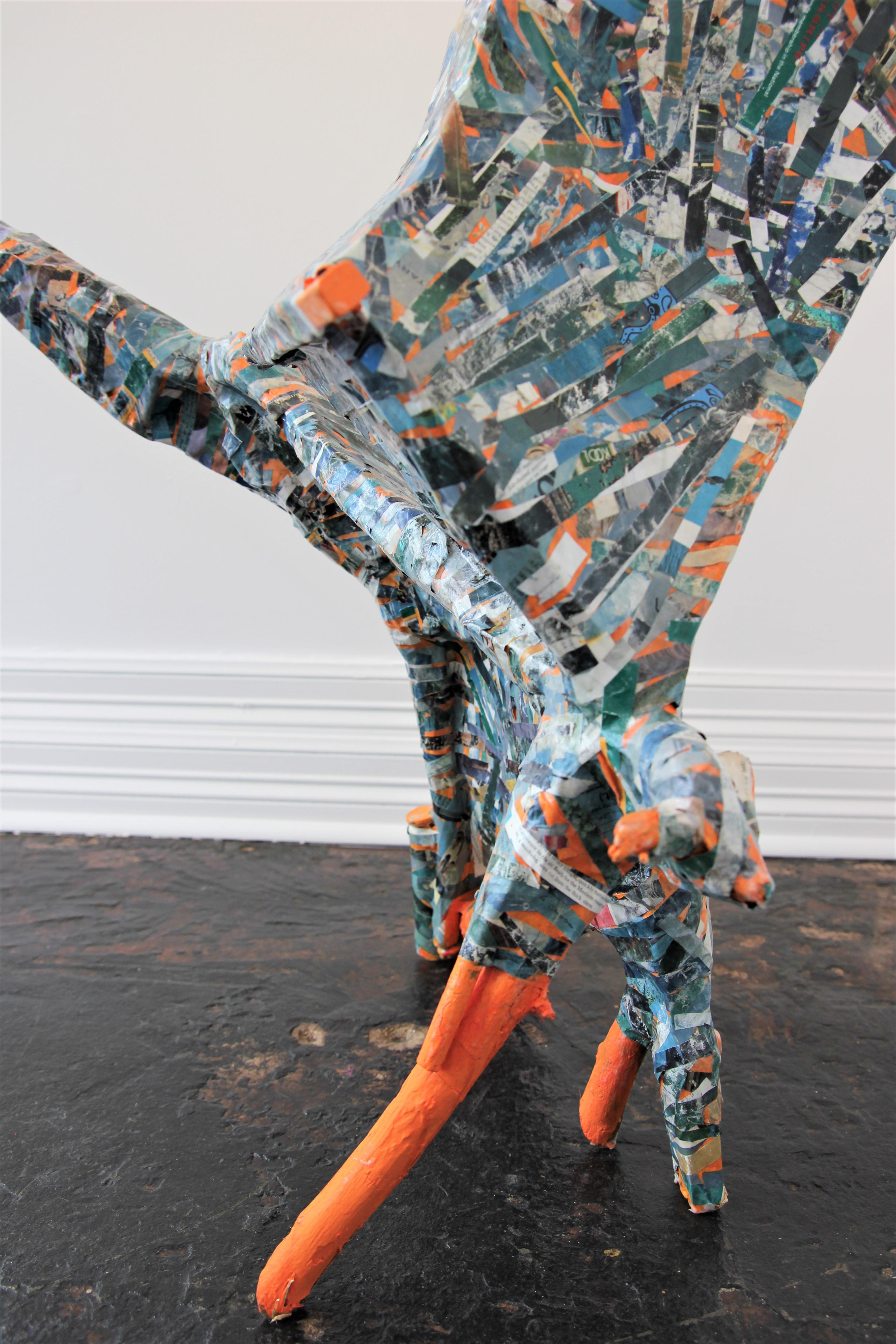 Abstrakte zeitgenössische Collage-Skulptur nach dem Deluge in Blau und Orange im Angebot 2
