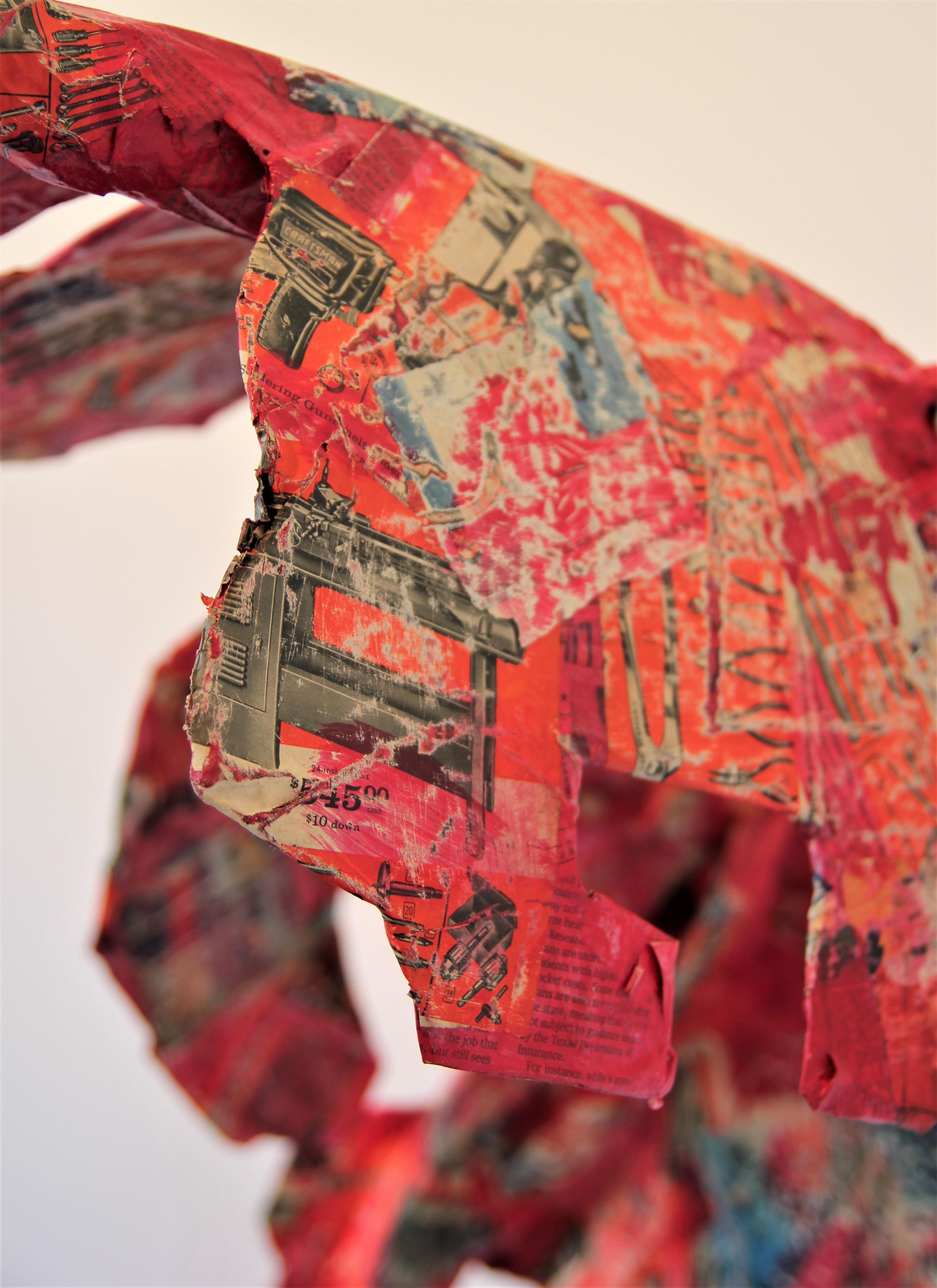Sculpture abstraite contemporaine en collage de supports mélangés rouge « Culture Counter » en vente 3