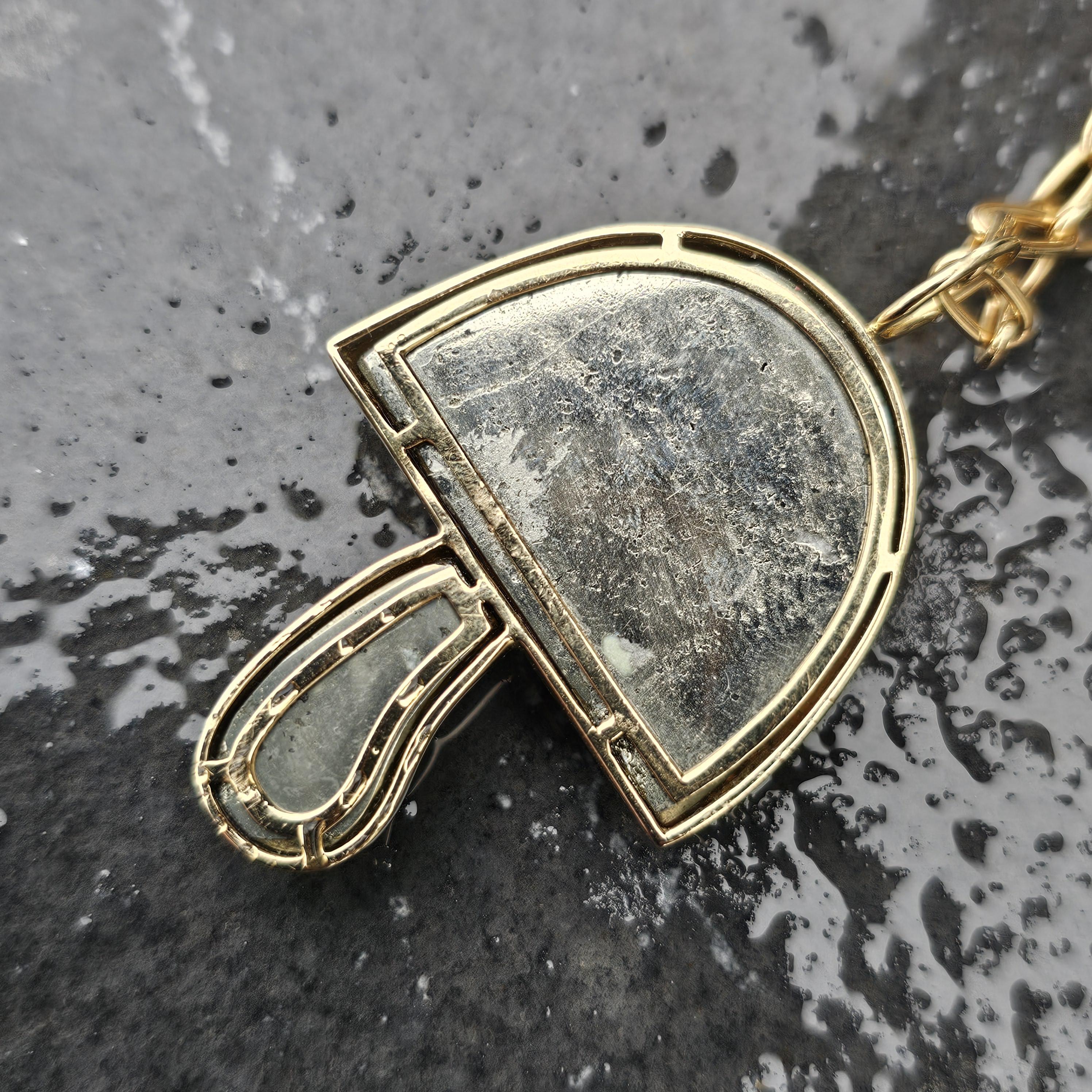 Brent Neale Ciondolo a fungo magico grande in oro 18k Pirite Champagne Diamanti in vendita 5