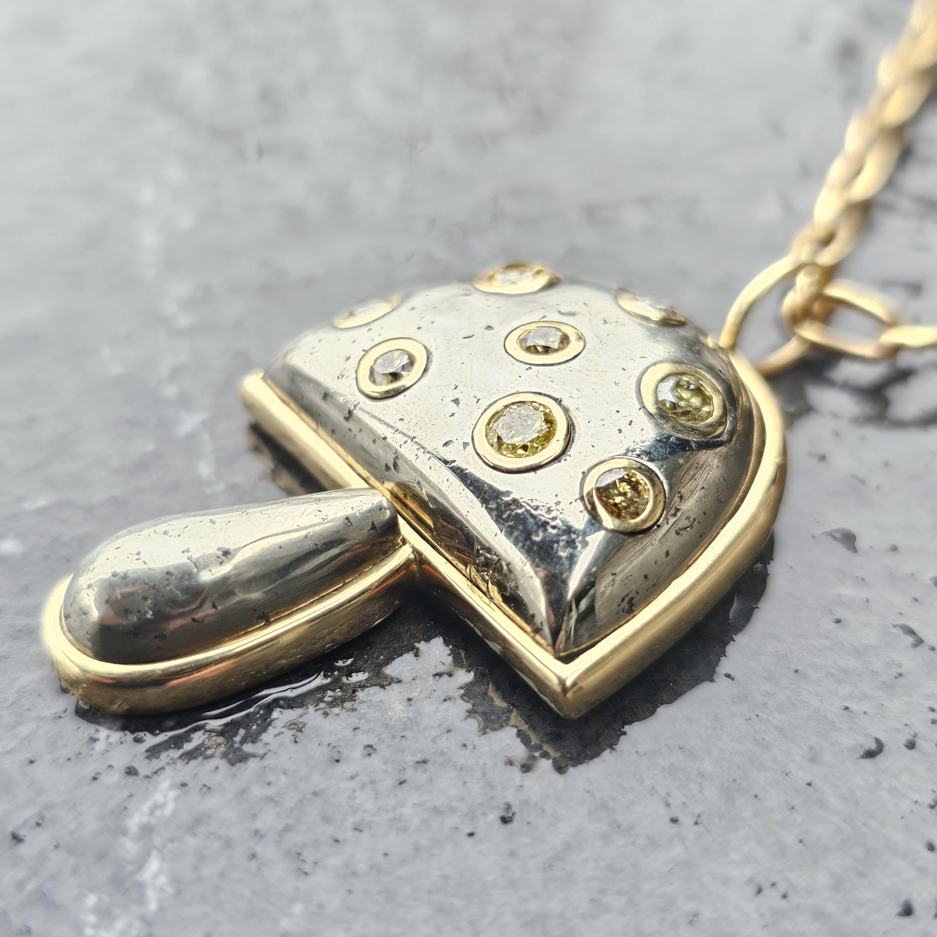 Brent Neale Ciondolo a fungo magico grande in oro 18k Pirite Champagne Diamanti in vendita 6