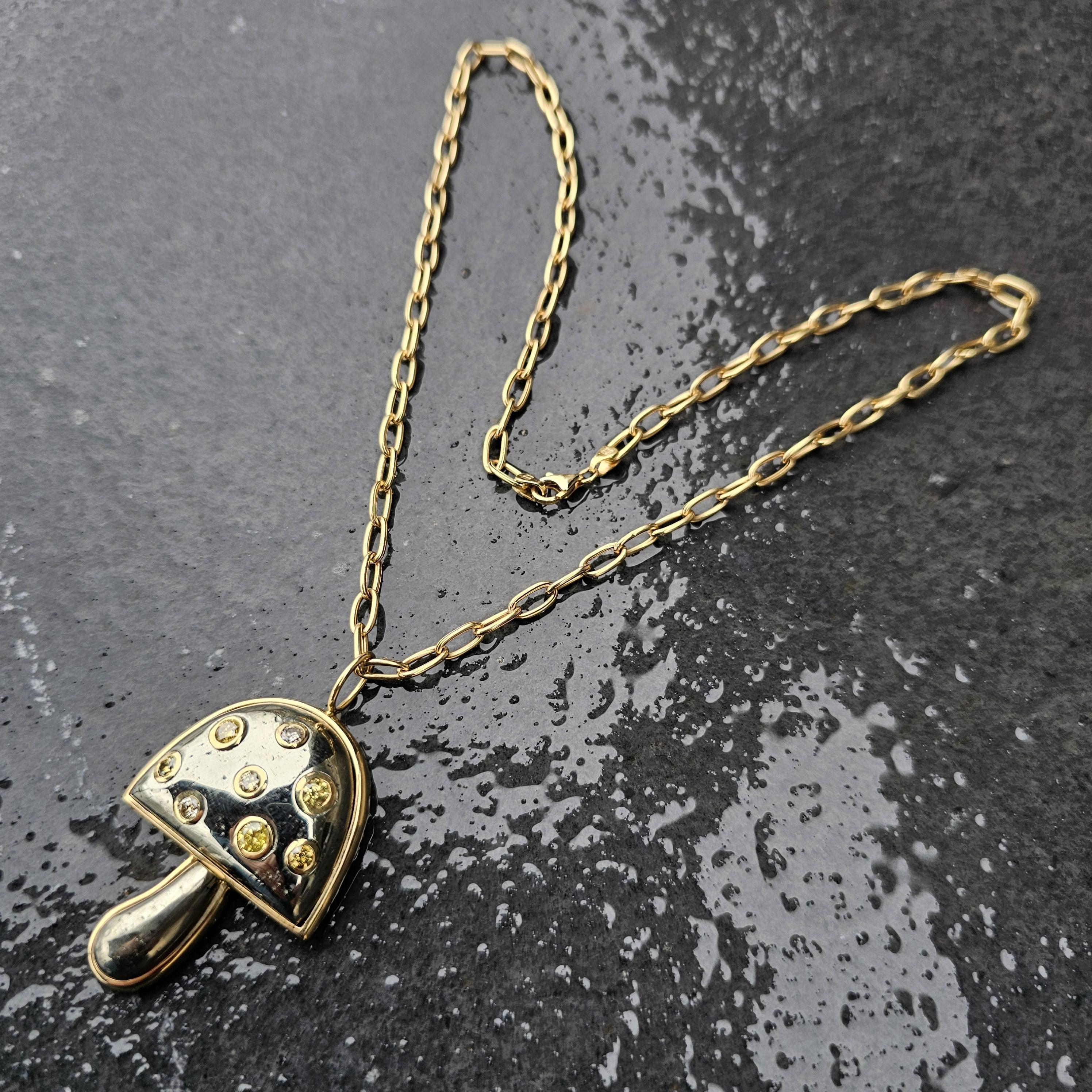 Brent Neale Ciondolo a fungo magico grande in oro 18k Pirite Champagne Diamanti in vendita 7