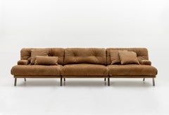 Sofá Brera - un cómodo sofá con estructura metálica mínima