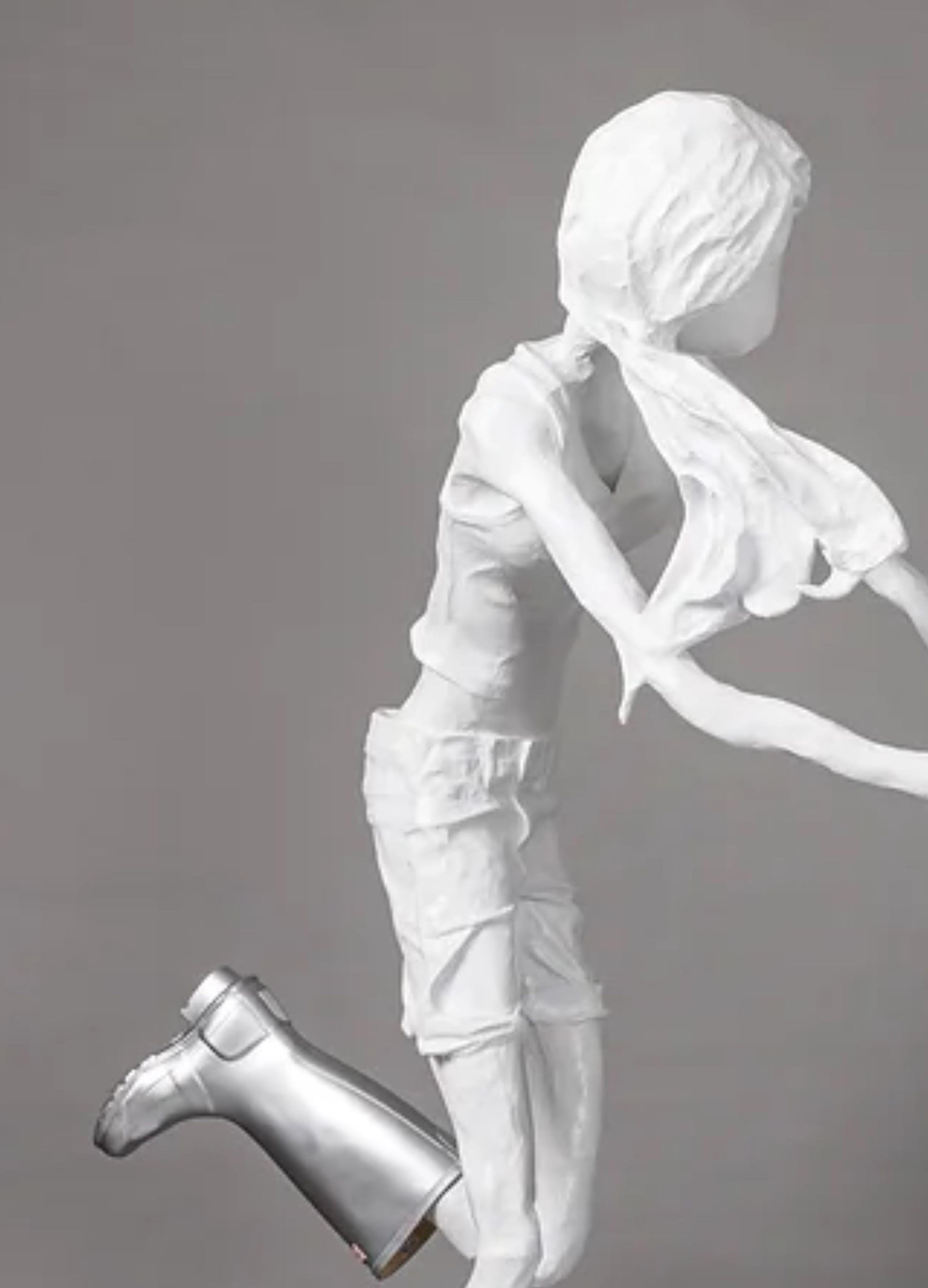 A. Silver Wind - Figurative Sculpture Argento di Bret Reilly