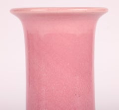 Jarrón de cerámica artística esmaltada rosa Bretby Arts & Crafts