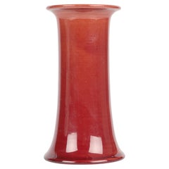 Vase de poterie d'art émaillé Sang De Bœuf Bretby Arts & Crafts