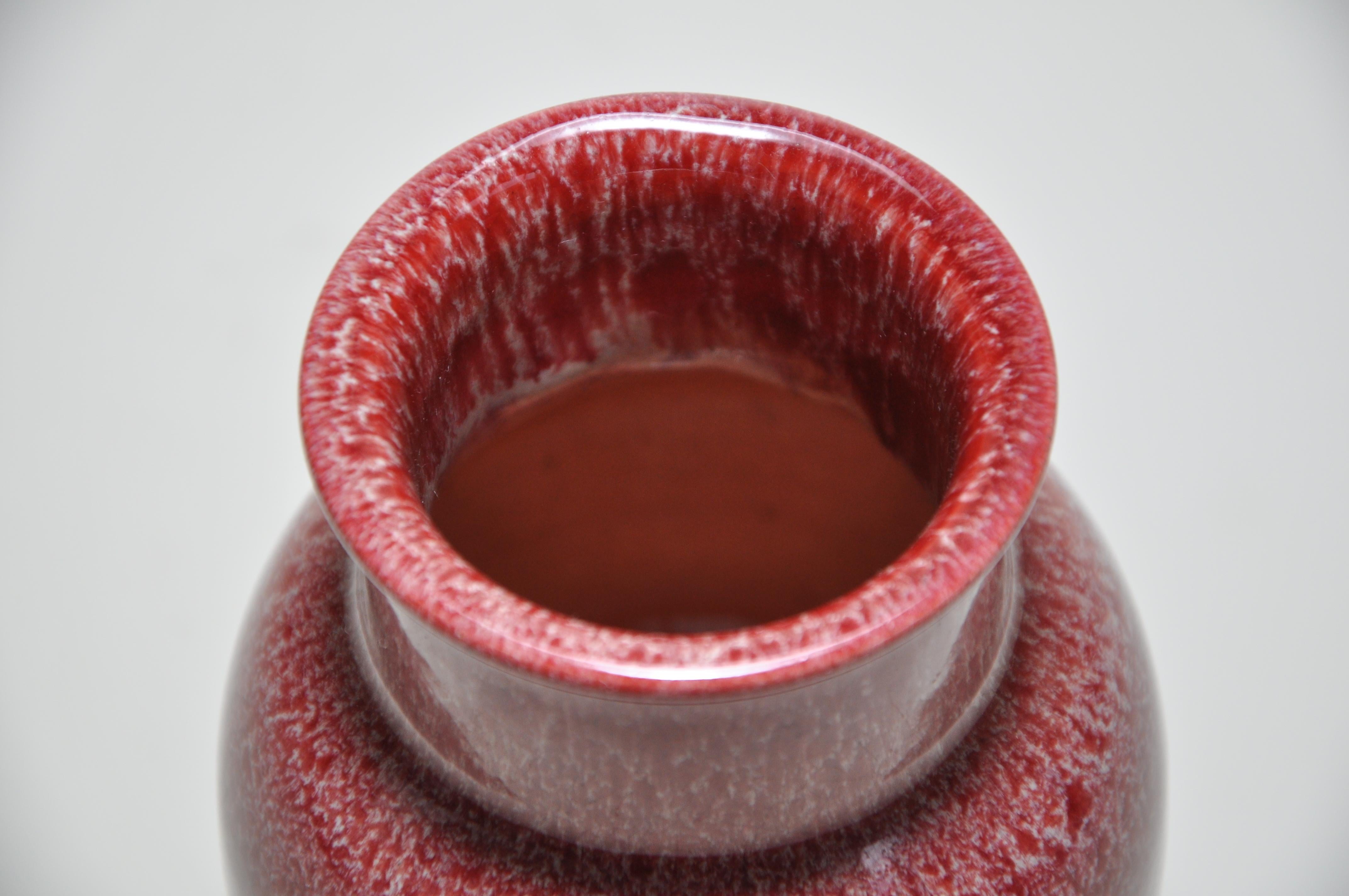 Inconnu Pot oriental en céramique rouge et rose en poterie d'art anglaise Bretby English en vente