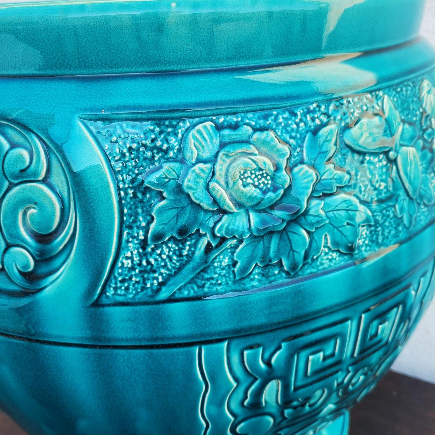 Bretby, Large Japanese-style Ceramic Planter, Late 19th Century For Sale 4