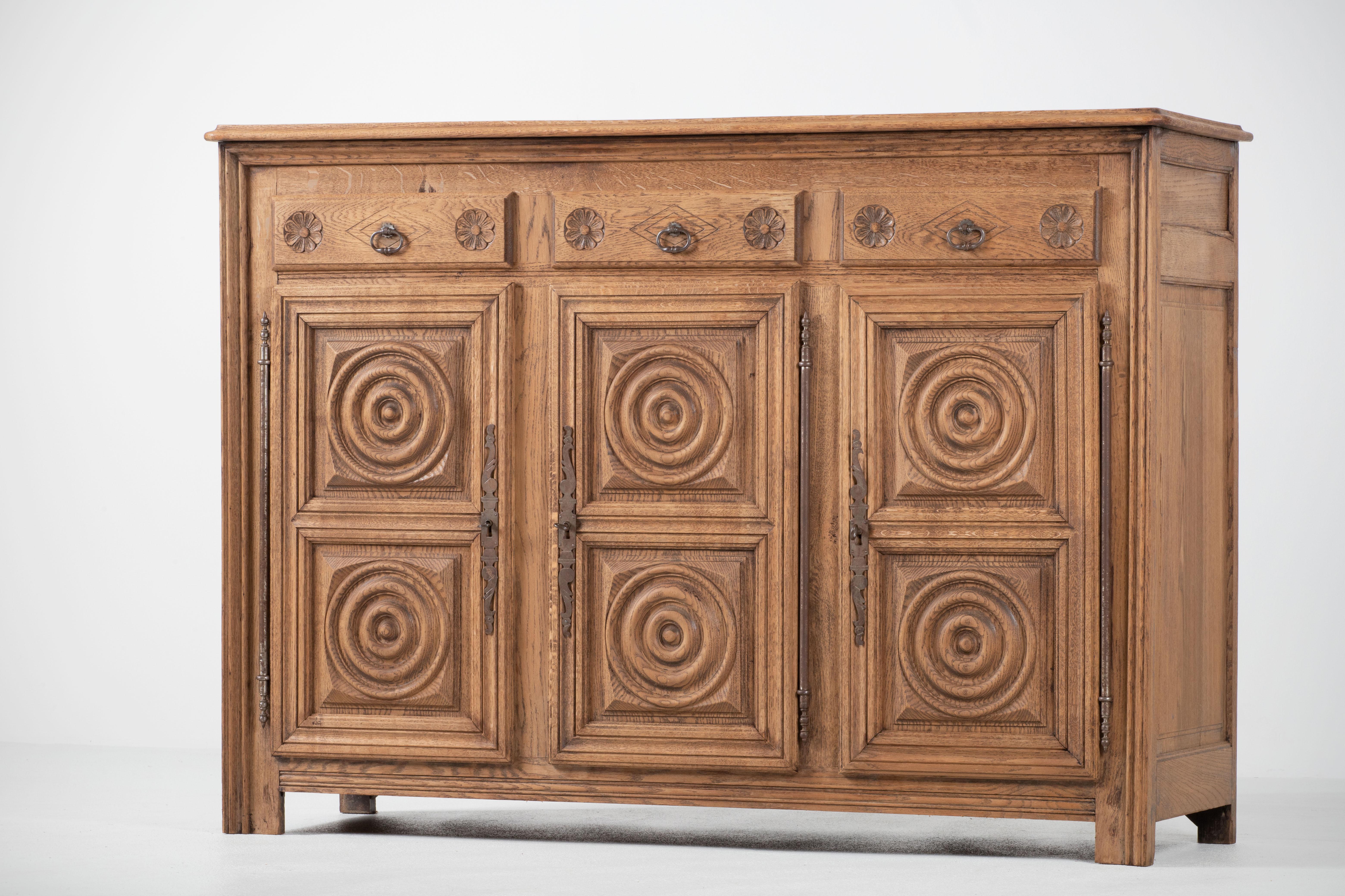 Breton Oak Credenza, France, 1940s For Sale 7