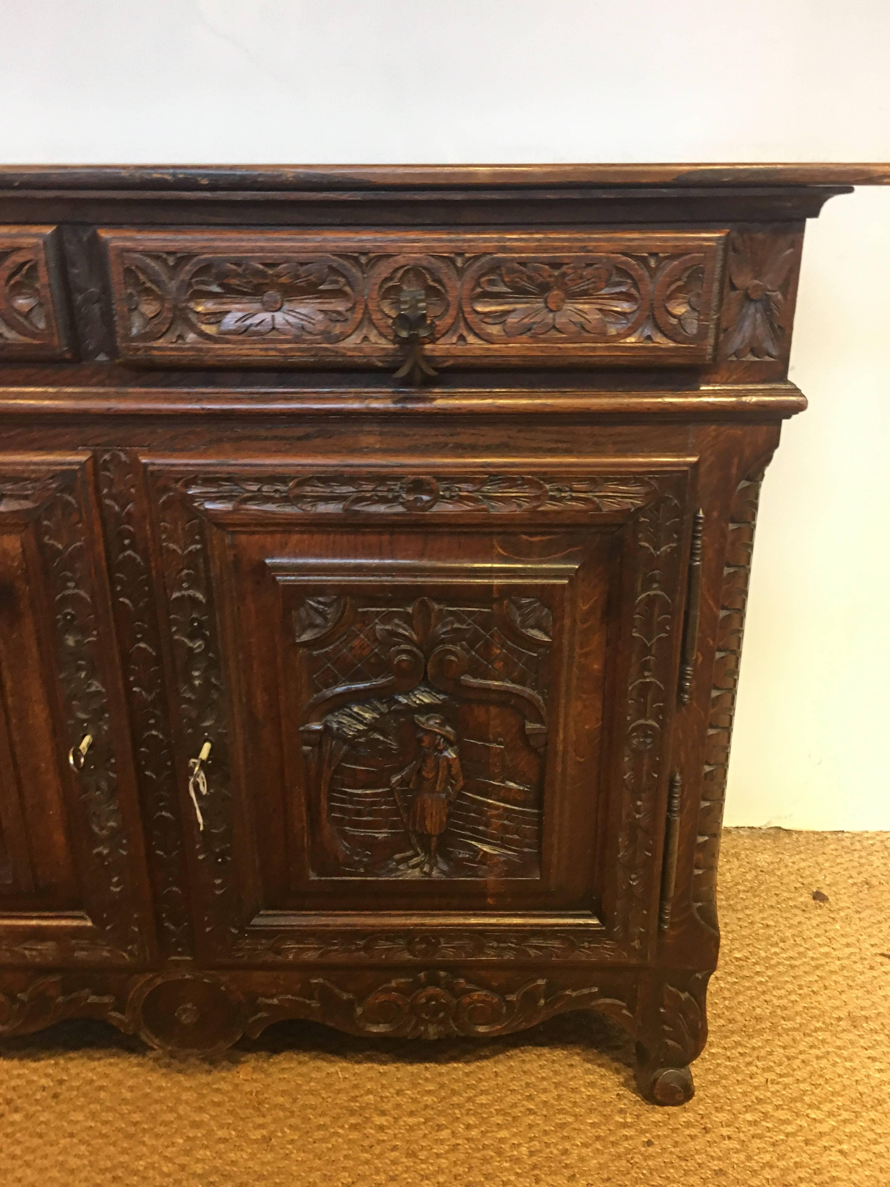 Charming small early 20th century oak side cabinet 

This piece is French from the Brittany area , dating to circa 1900 

Two drawers over two cupboards supplied with working locks and keys 

Measure: Height 33 inches or 84 cms 
Width 40