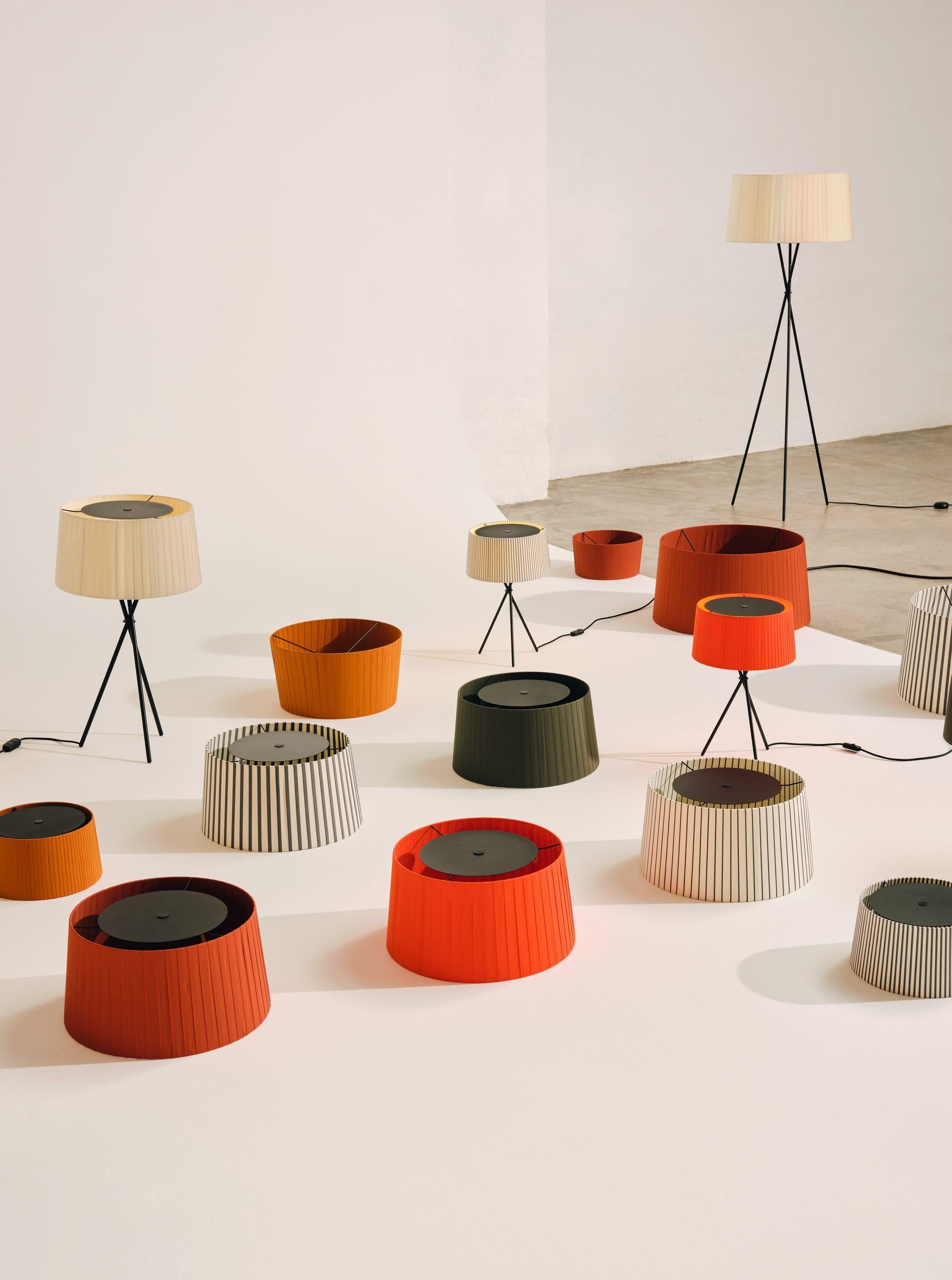 Lámpara de mesa Bretona Trípode M3 by Santa & Cole en venta 4