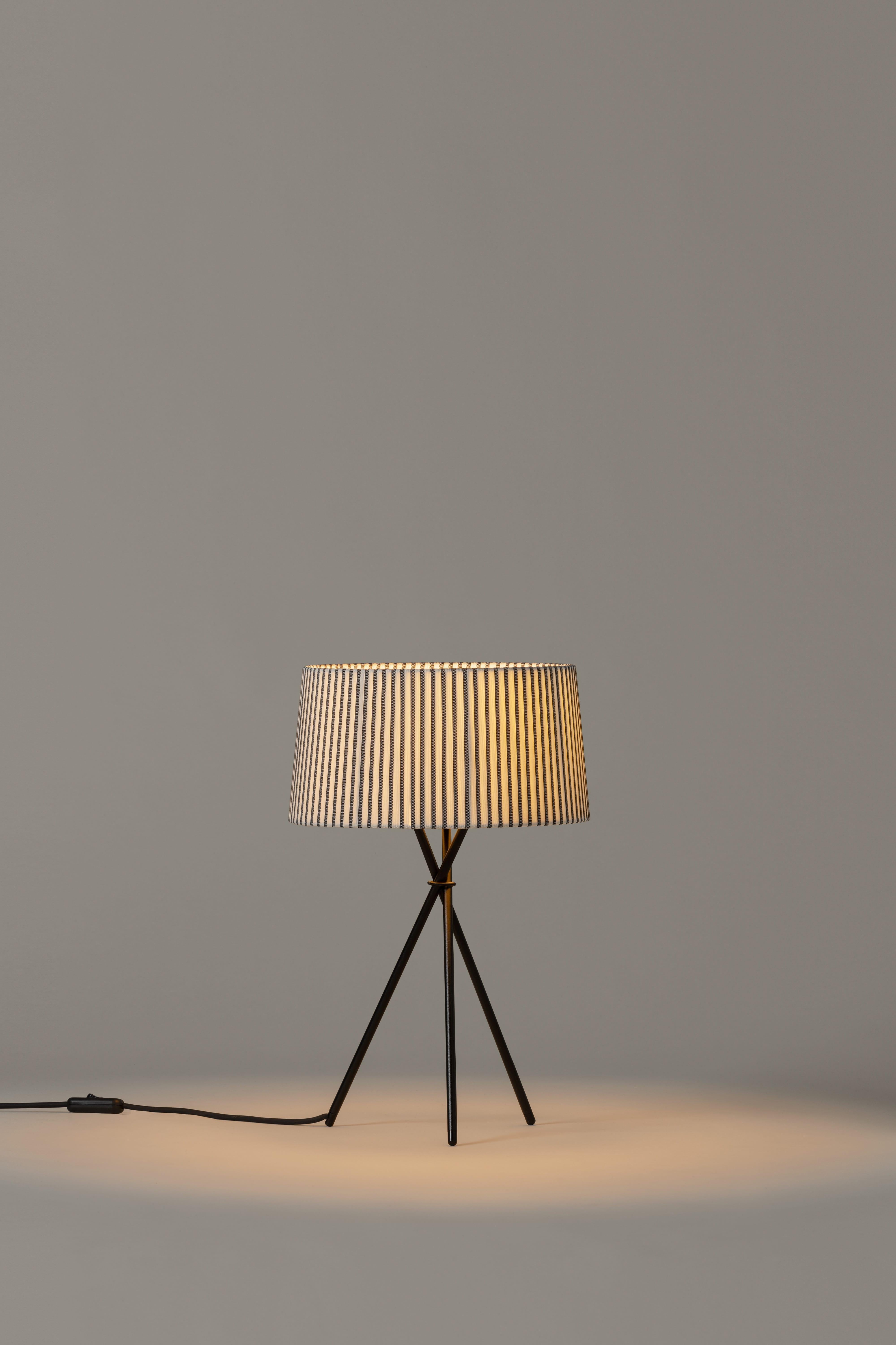 Modern Bretona Trípode M3 Table Lamp by Santa & Cole For Sale