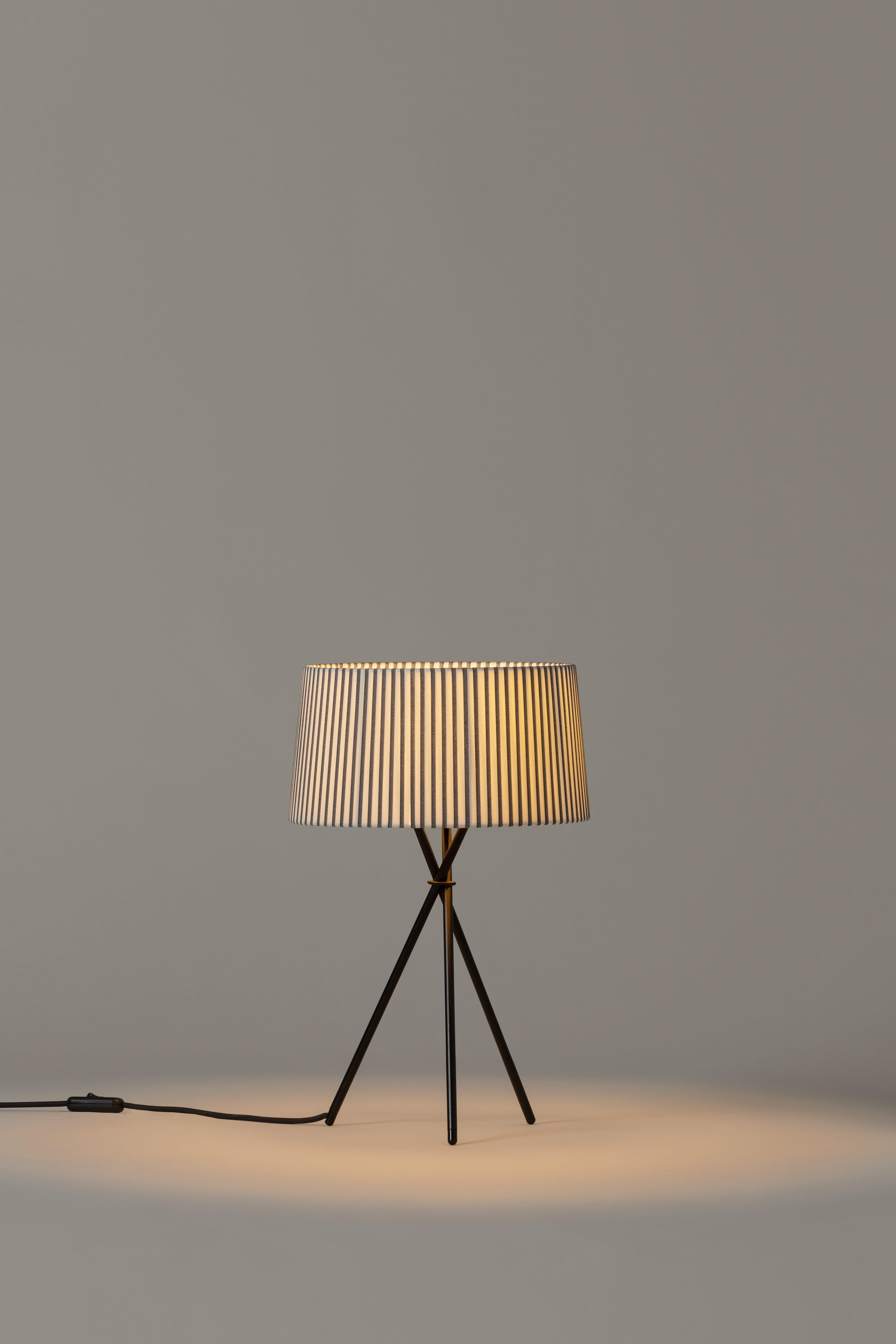 Lámpara de mesa Bretona Trípode M3 by Santa & Cole Moderno en venta
