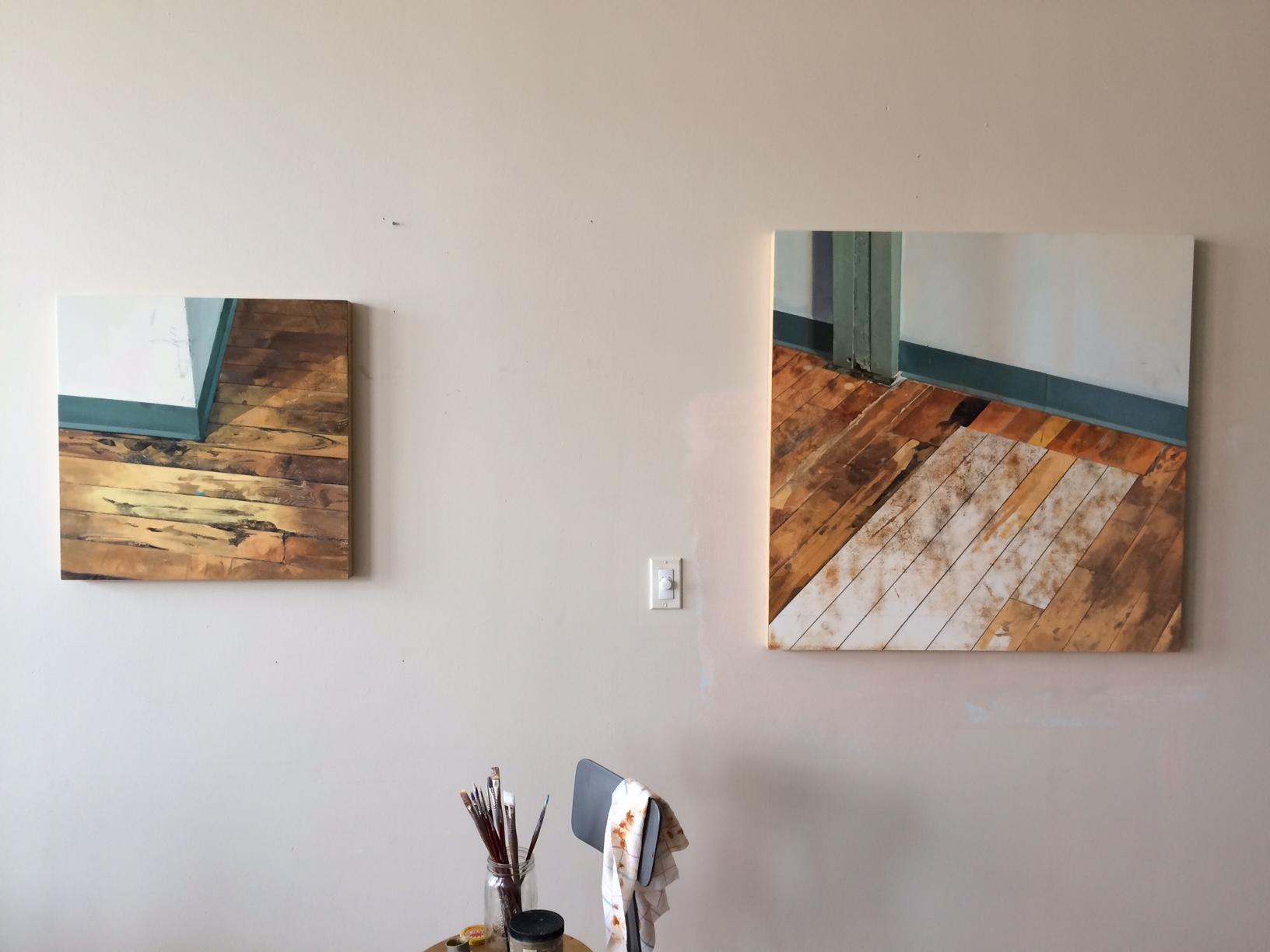 Rincón del pasillo - Suelos de madera marrón dorado contemporáneo Studio Interior, 201 - Painting de Brett Eberhardt