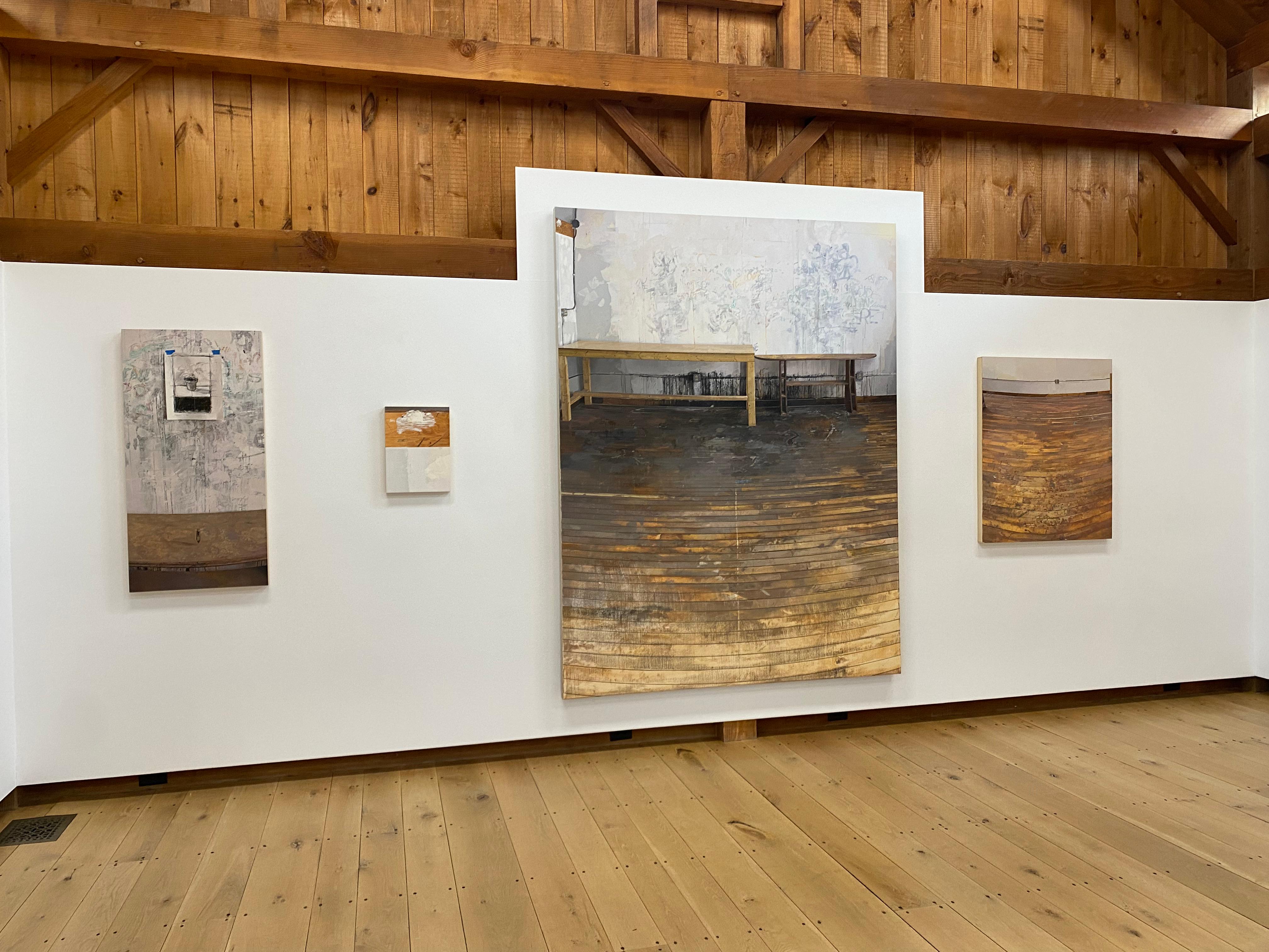 Due tavoli - Studio Contemporary Interior Golden Wood Floor Wood Table, 2017 - Painting Contemporaneo di Brett Eberhardt
