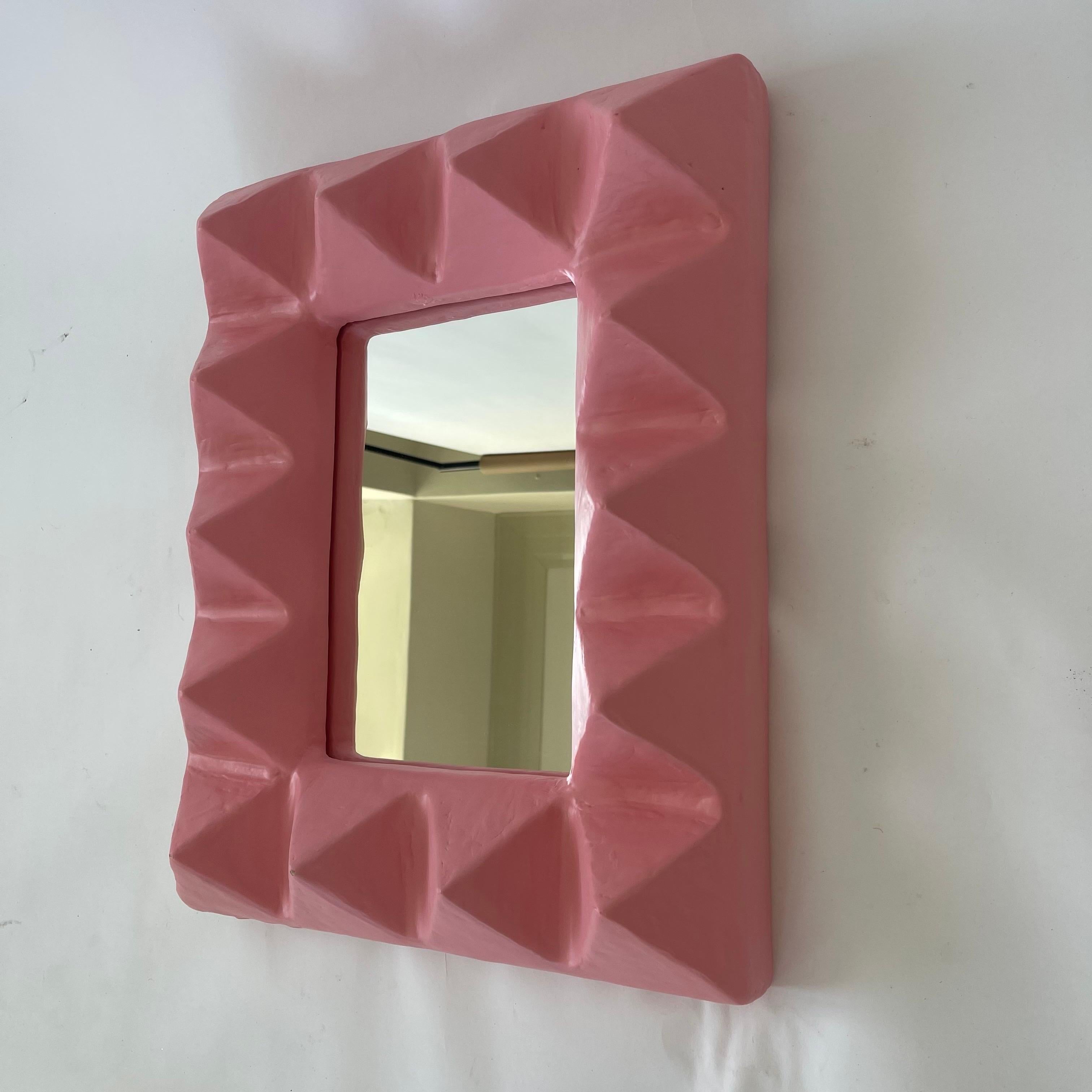 Brett Warr Studio Le' Stud Spiegel aus rosa Gips und Fiberglas, USA 2022 (amerikanisch) im Angebot