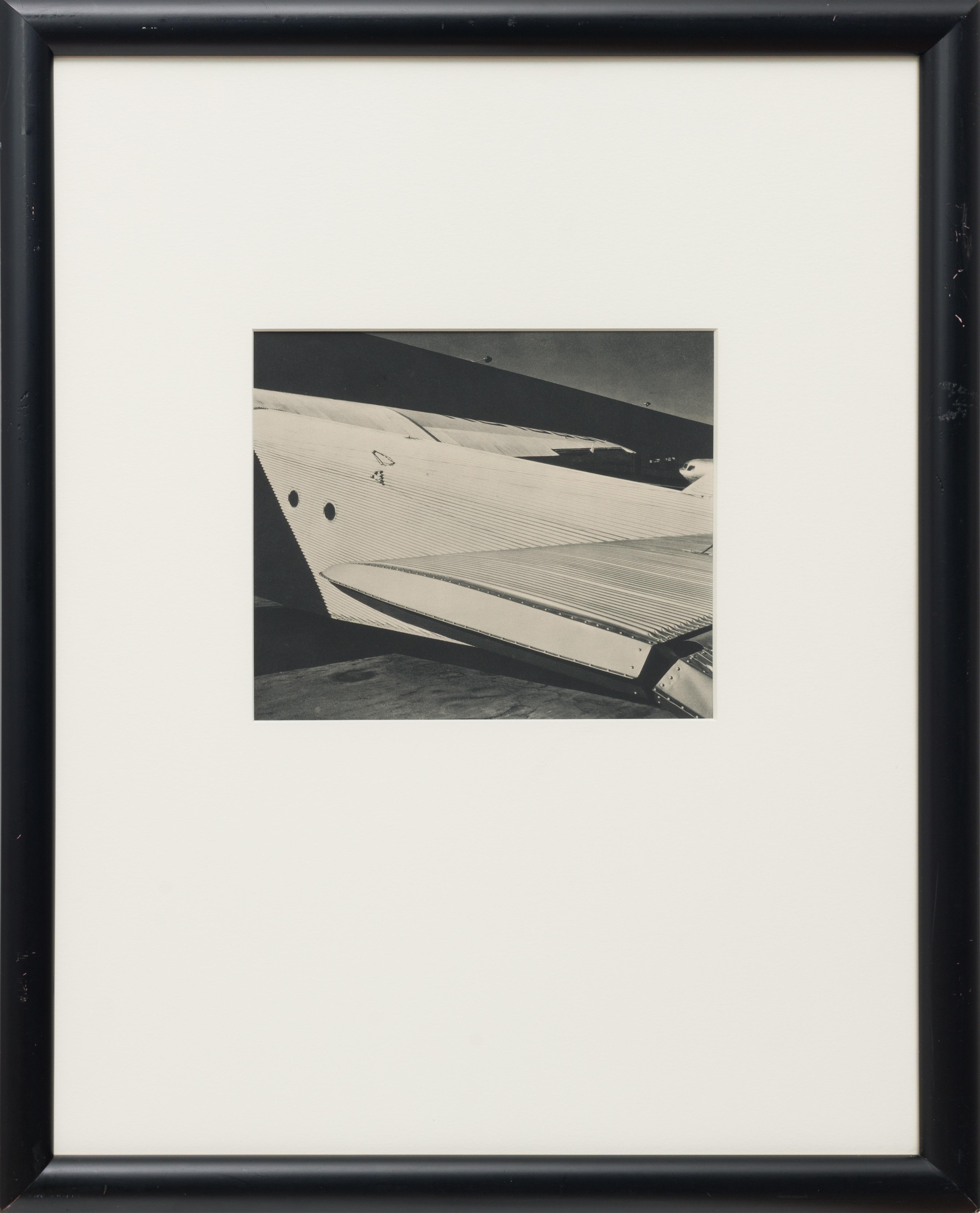 Abstraction d'avion, photographie d'aviation - Abstrait Photograph par Brett Weston