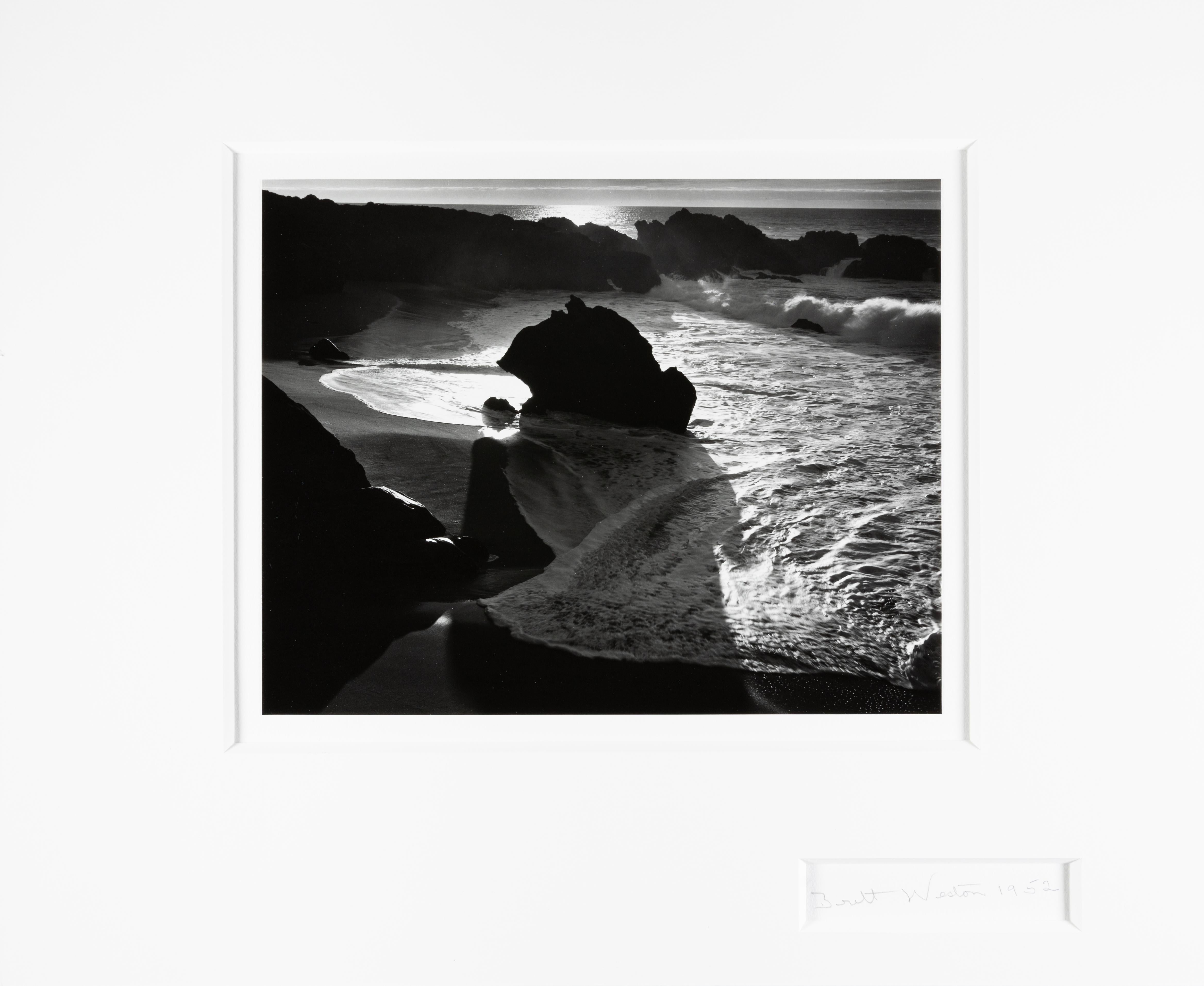 Spiaggia di Garrapata - Photograph Moderno di Brett Weston