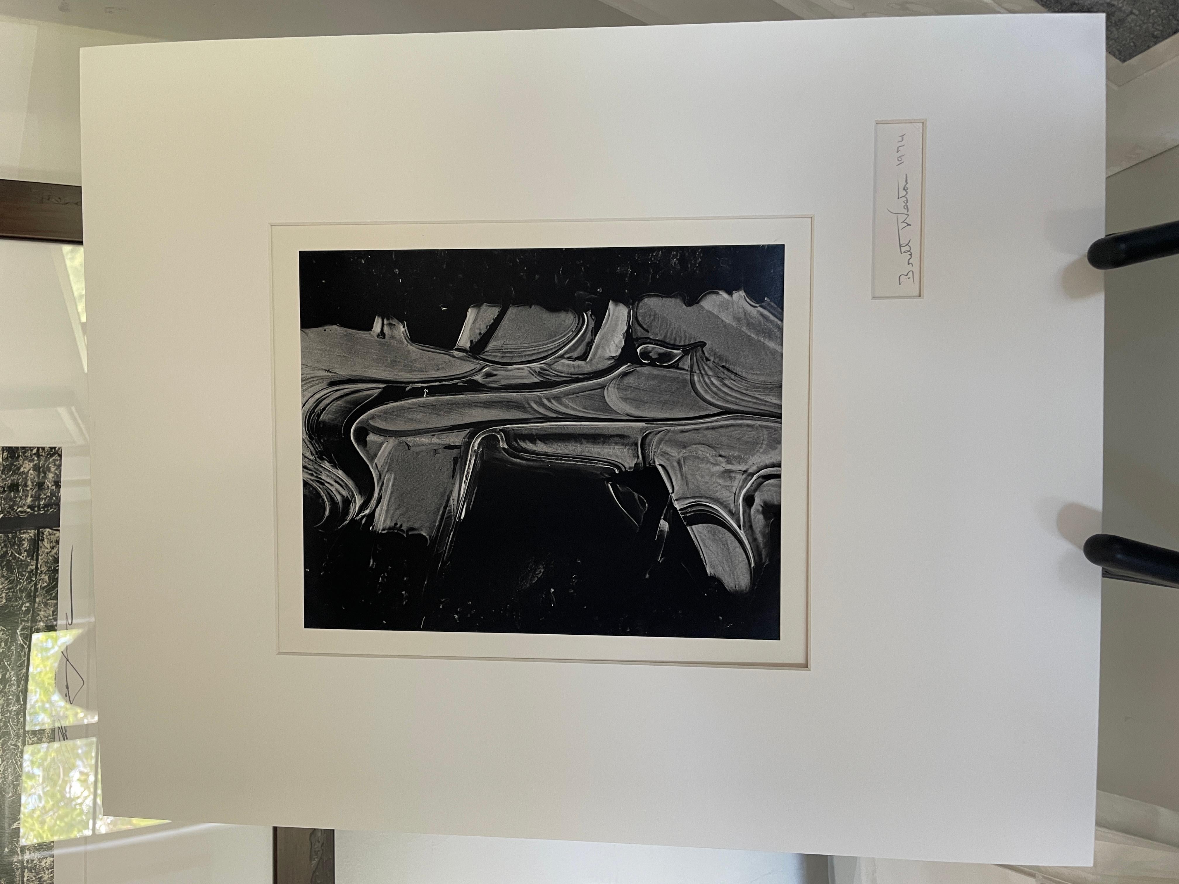 Forma del ghiaccio - Abstract Photograph Nero di Brett Weston
