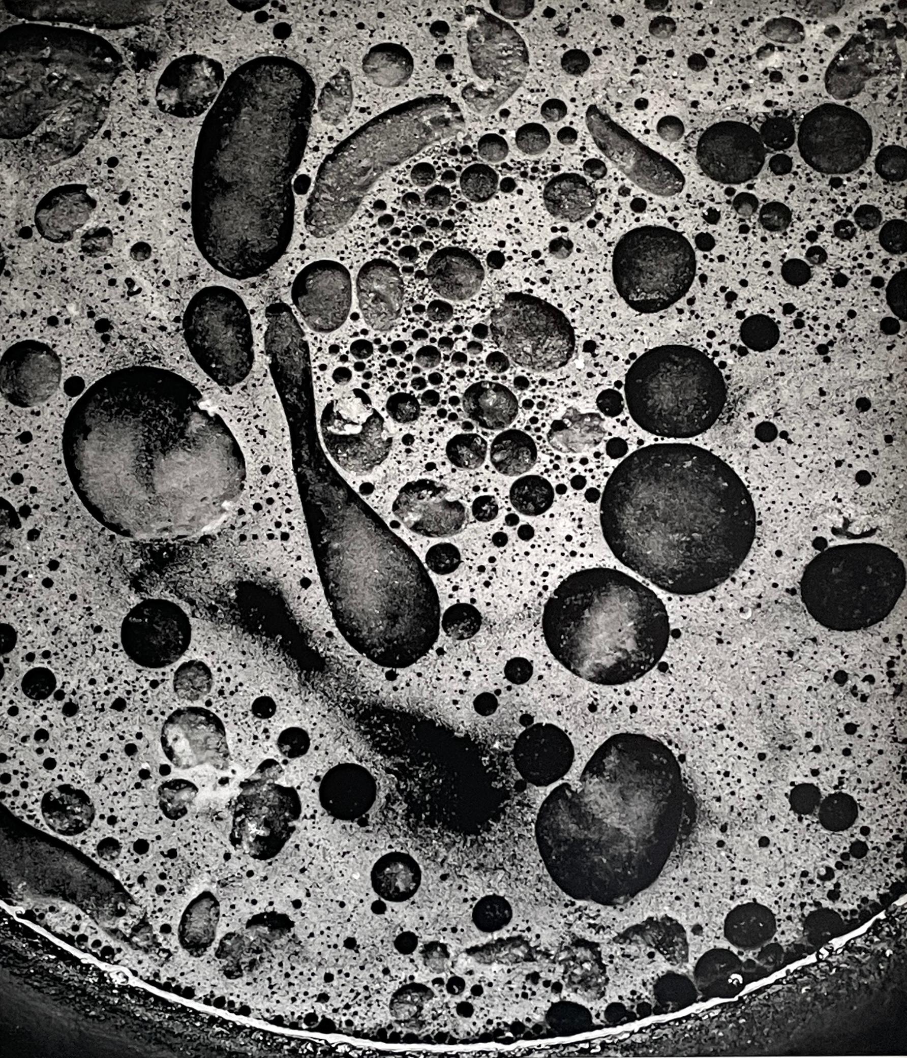 Black and White Photograph de Brett Weston - Grasa de sartén, Abstracción