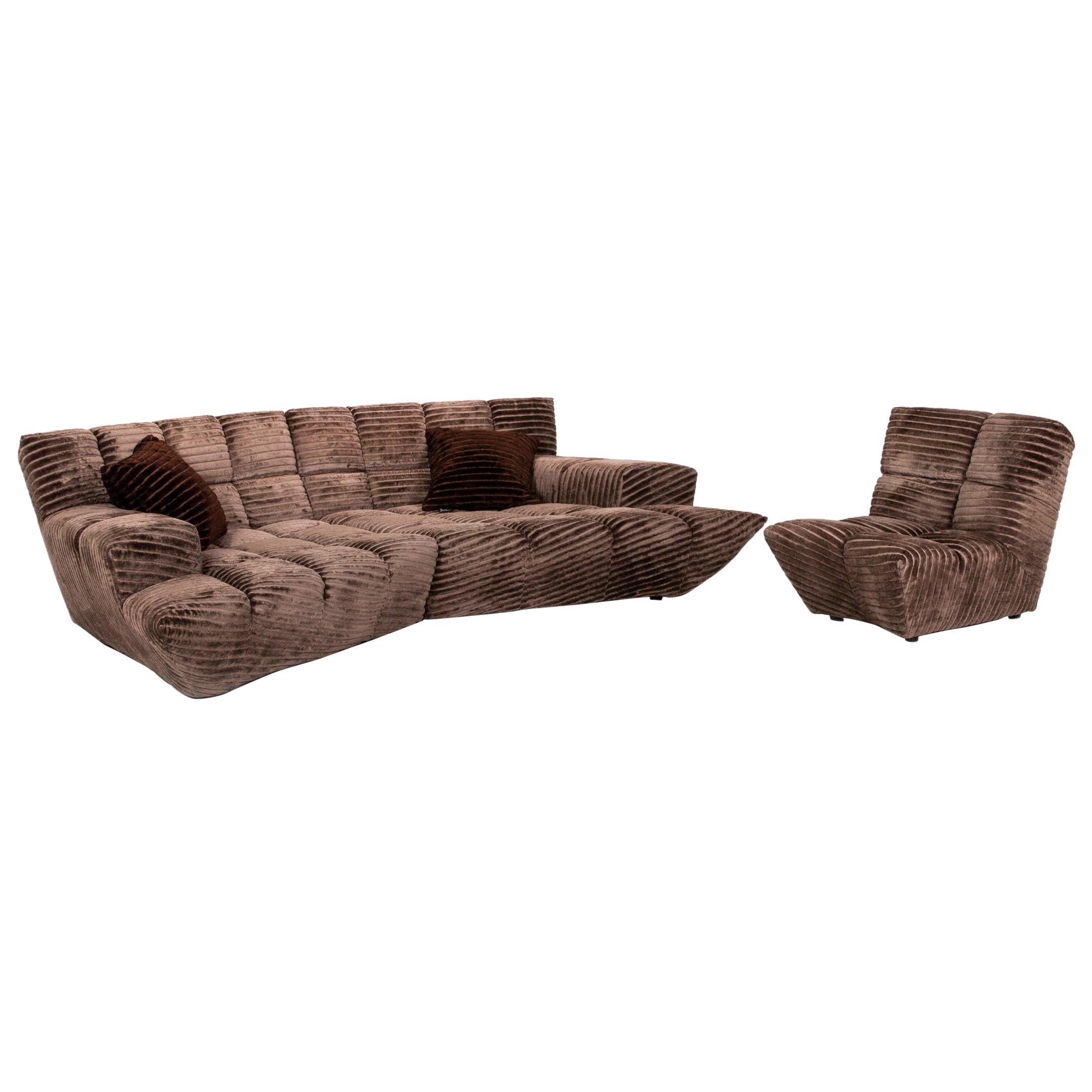 We present to you a Bretz Cloud 7 velvet fabric sofa set brown 1x corner sofa 1x armchair.

Product measurements in centimeters:

Depth 193
Width 253
Height 78
Seat height 39
Rest height 52
Seat depth 90
Seat width 180
Back height