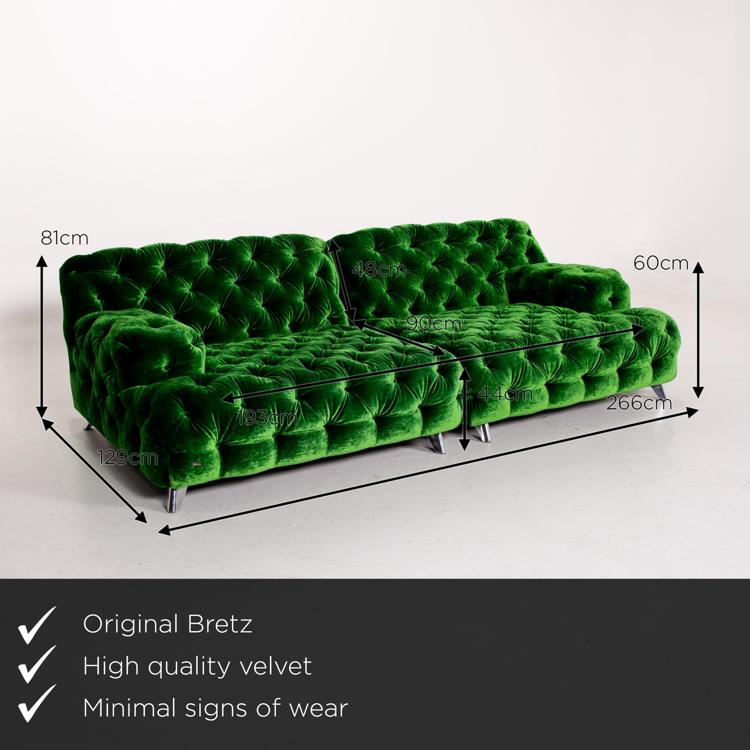 We present to you a Bretz Cocoa island velvet fabric sofa green four-seat couch.
   
 

 Product measurements in centimeters:
 

Depth 129
Width 266
Height 81
Seat height 44
Rest height 60
Seat depth 90
Seat width 193
Back height 48.