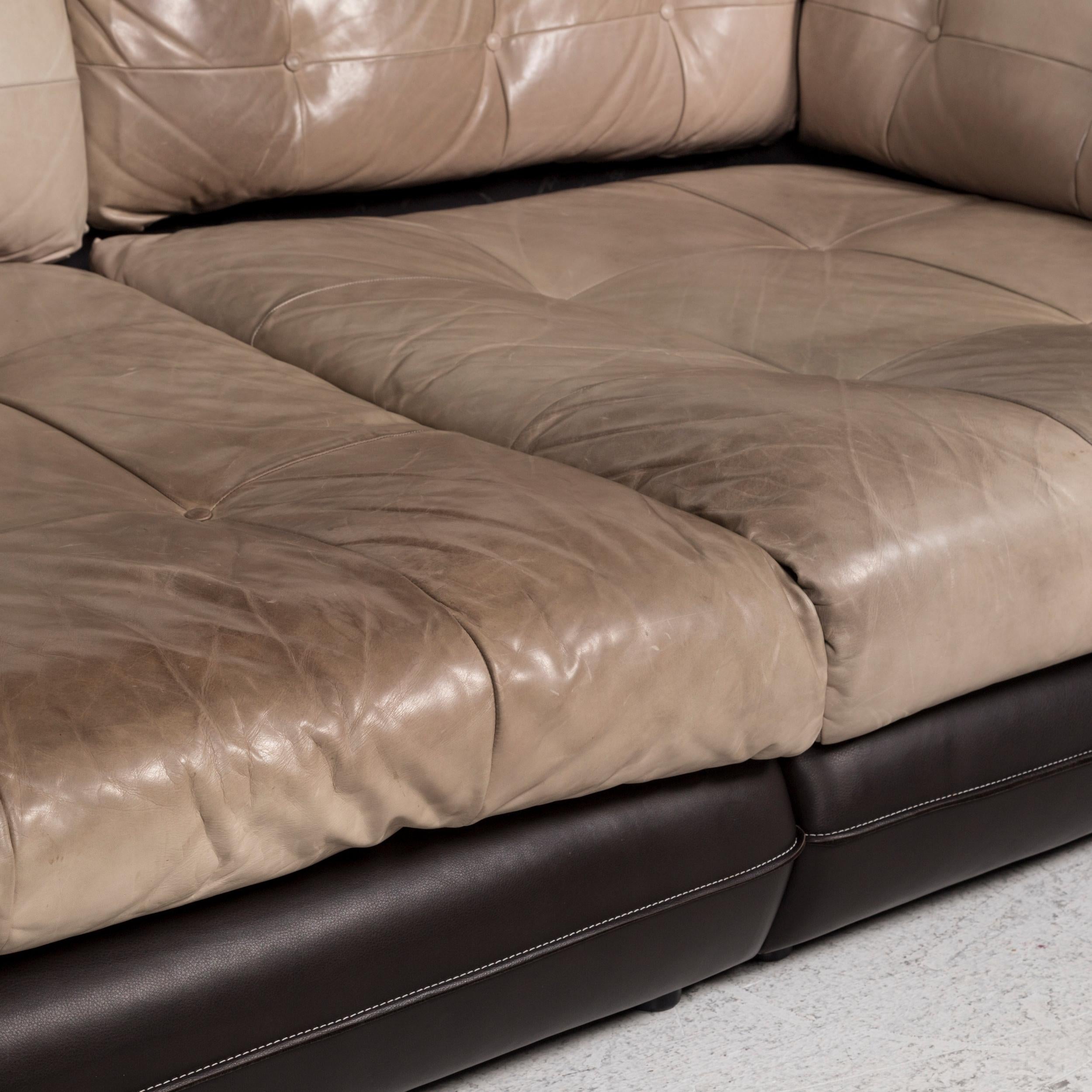 Bretz Cupcake Jepard Leder-Sofa mit vier Sitzen in Braun und Beige (Moderne) im Angebot