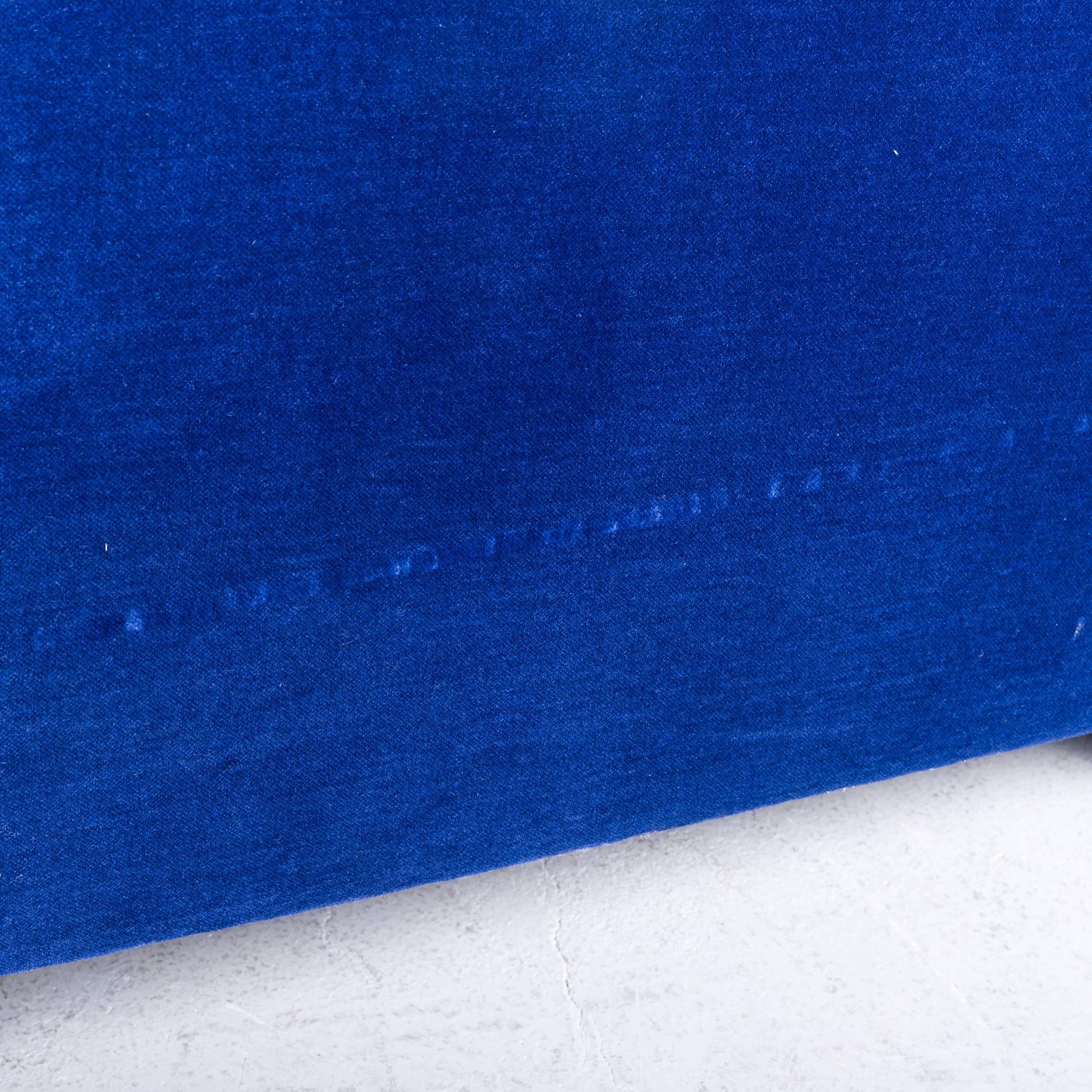 Bretz Gaudi Designer-Sofa, blaue dreisitzige Couch oder Chaise Longue aus Velours-Stoff 3