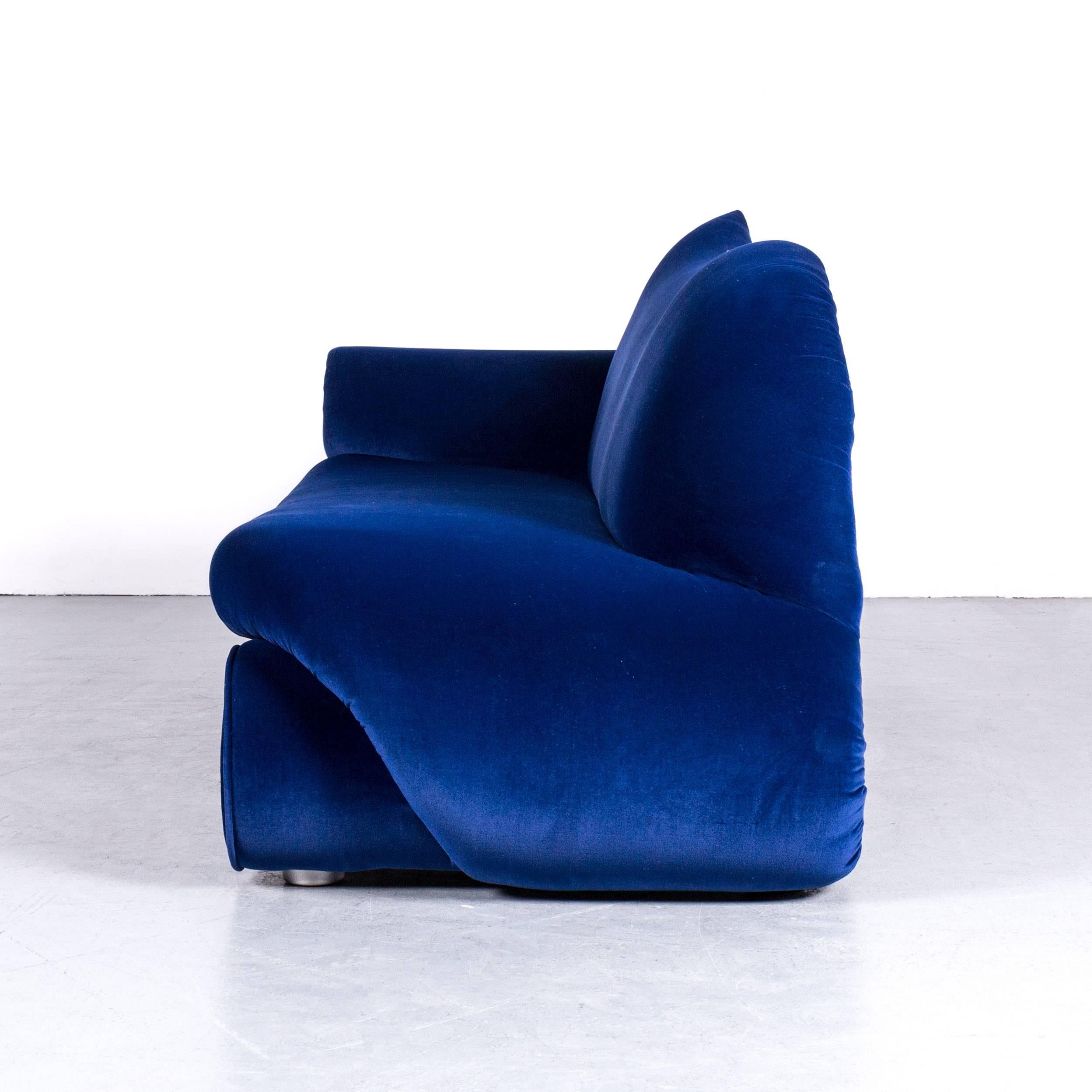 Bretz Gaudi Designer-Sofa, blaue dreisitzige Couch oder Chaise Longue aus Velours-Stoff 4