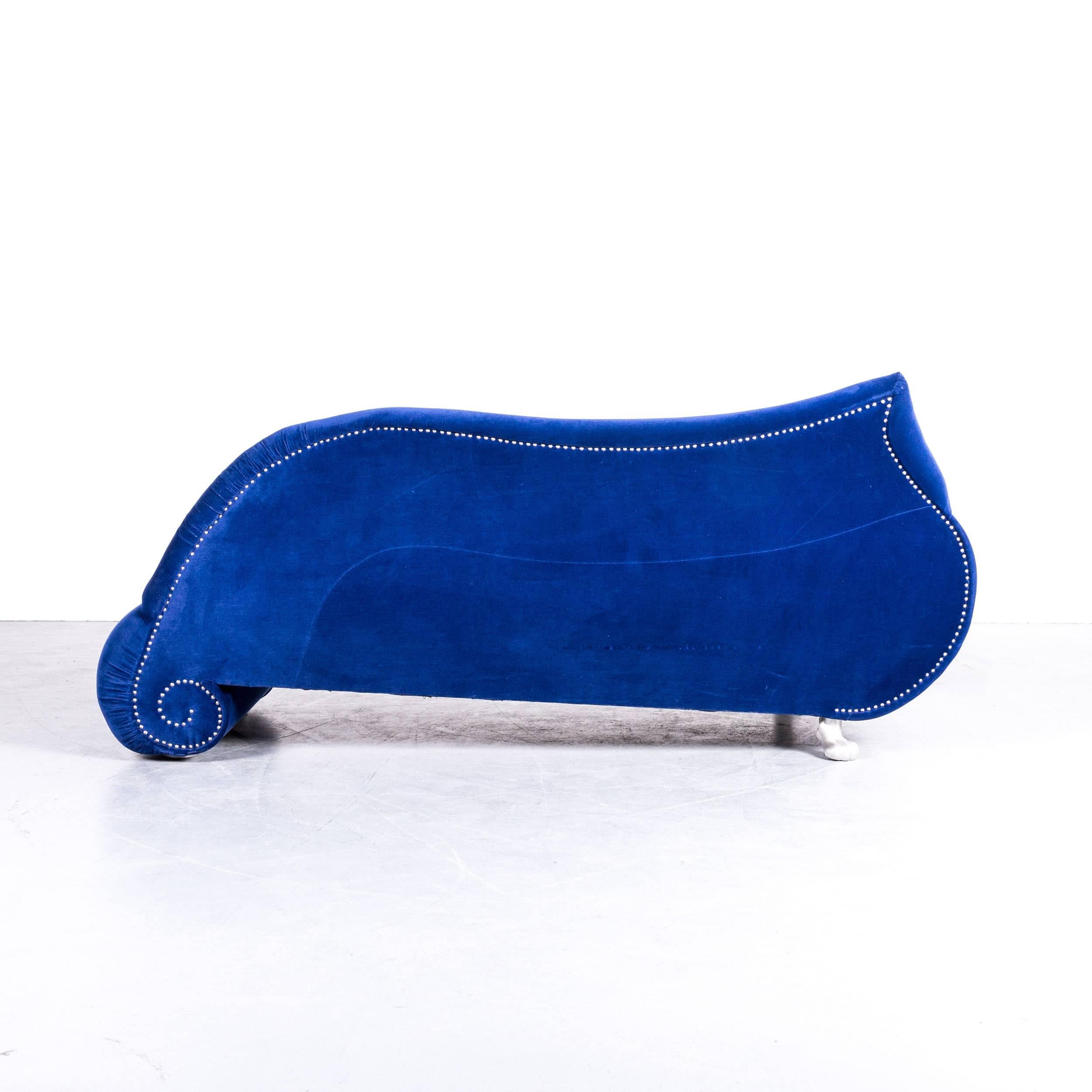 Bretz Gaudi Designer-Sofa, blaue dreisitzige Couch oder Chaise Longue aus Velours-Stoff 2