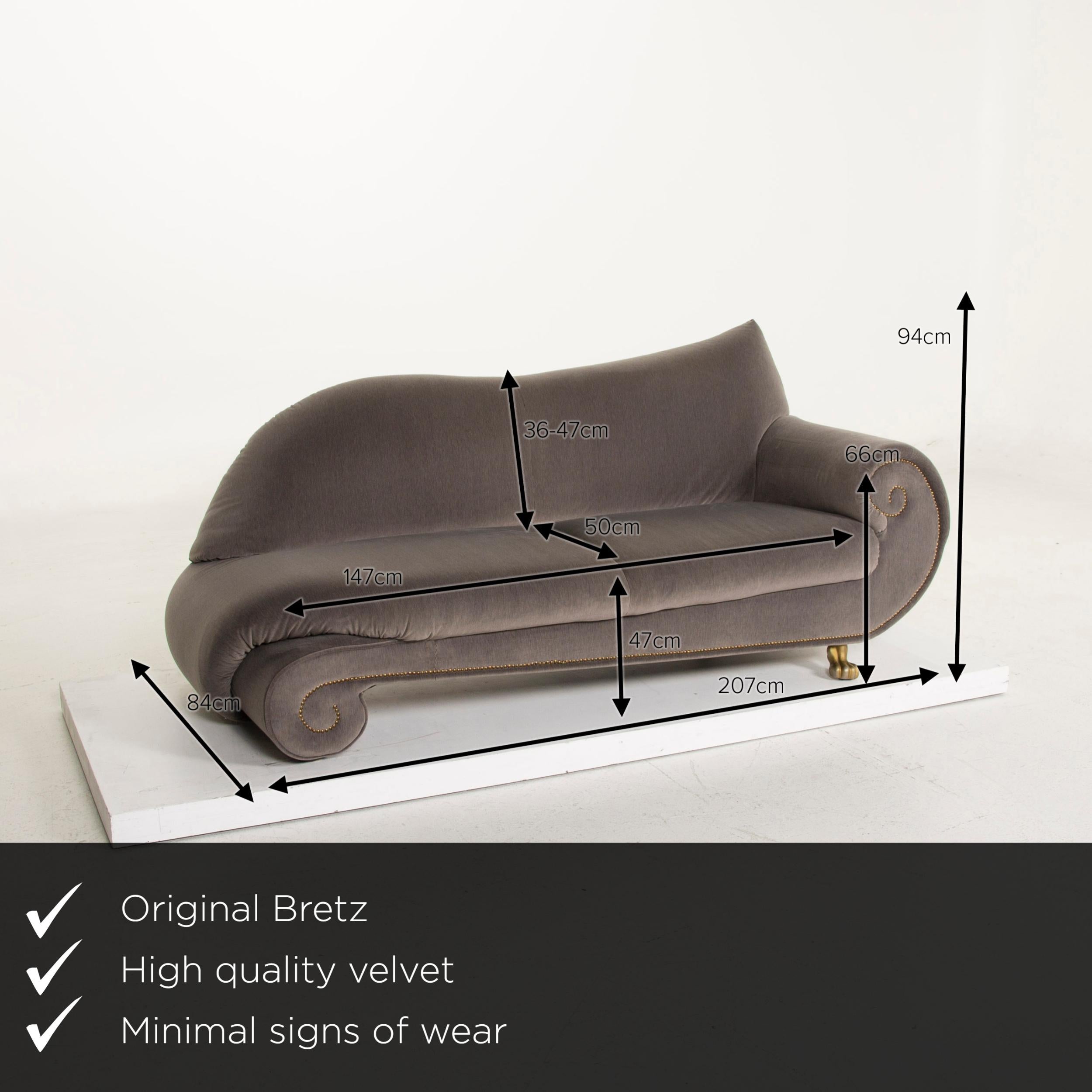 We present to you a Bretz Gaudi fabric sofa gray three-seat velvet.


 Product measurements in centimeters:
 

Depth 84
Width 207
Height 94
Seat height 47
Rest height 66
Seat depth 50
Seat width 147
Back height 36.

 