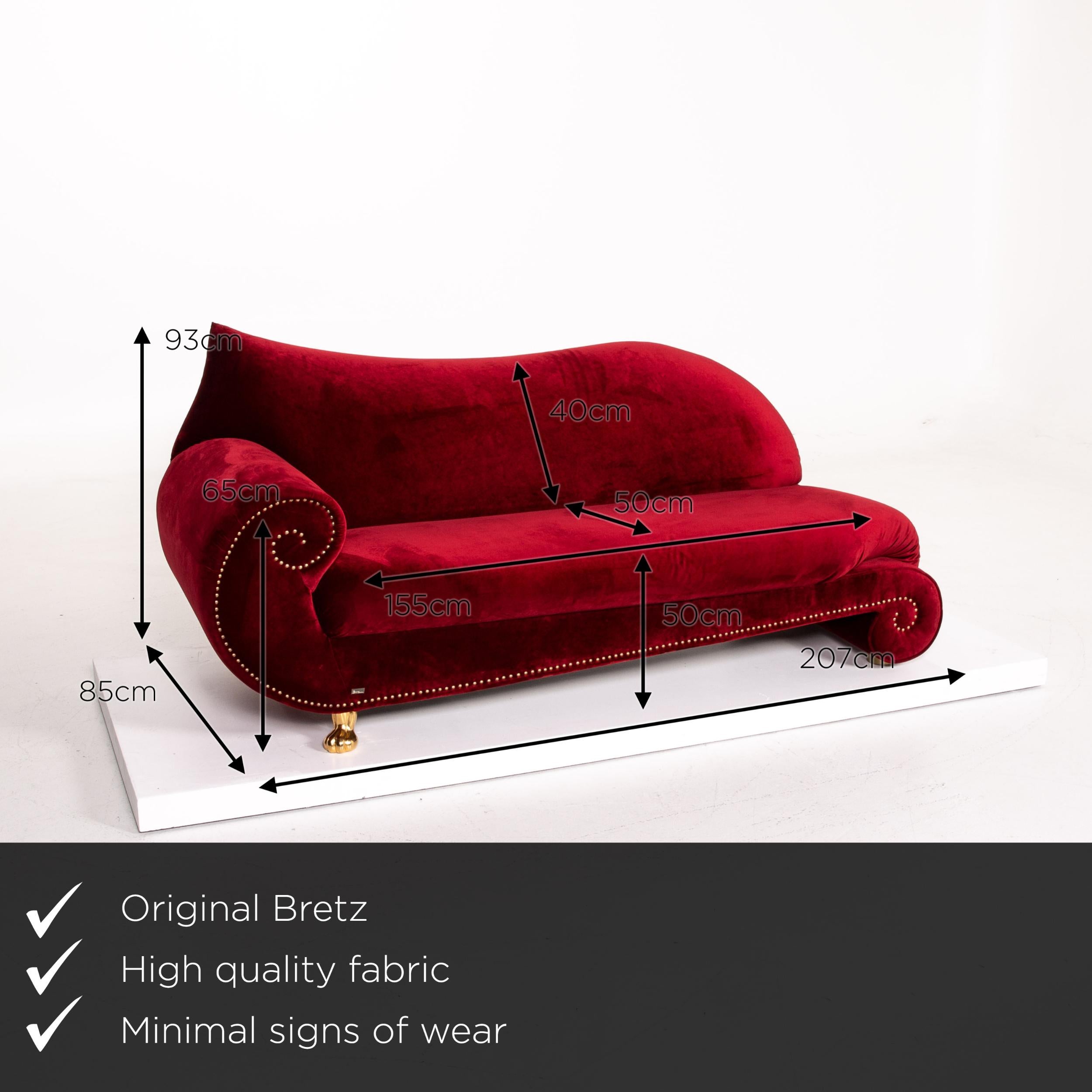 We present to you a Bretz Gaudi velvet fabric sofa red three-seat couch gold-plated.
 
 

 Product measurements in centimeters:
 

Depth 85
Width 207
Height 93
Seat height 50
Rest height 65
Seat depth 50
Seat width 155
Back height 40.