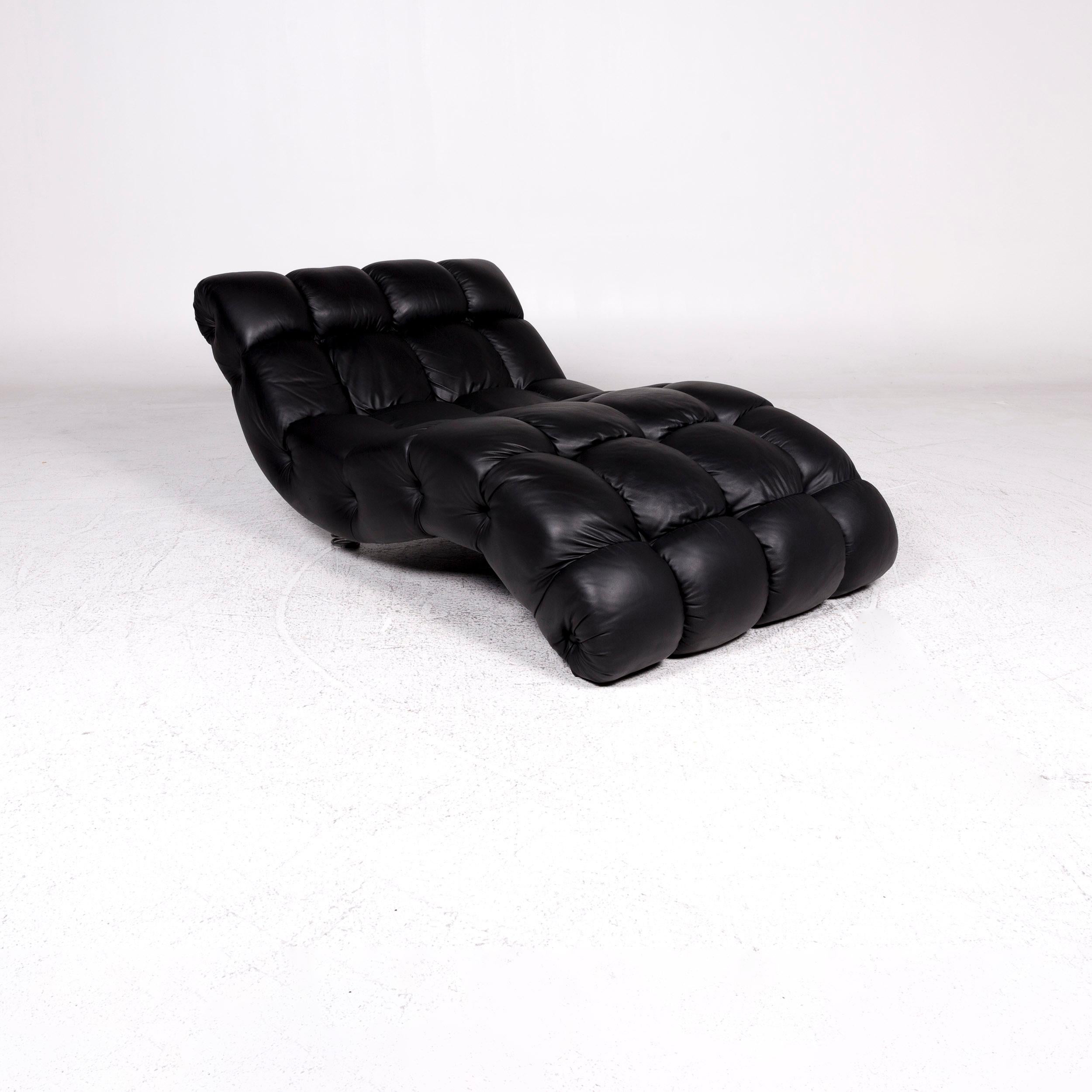 Wir präsentieren Ihnen die Bretz Laola Designer Lederliege schwarz relax. 
 
 produktmaße in Zentimetern: 
 
 Tiefe 193
 Breite 111
 Höhe 80
 Sitzhöhe 39
 Sitztiefe 134
 Sitzbreite 111
 Rückenhöhe 39 


  