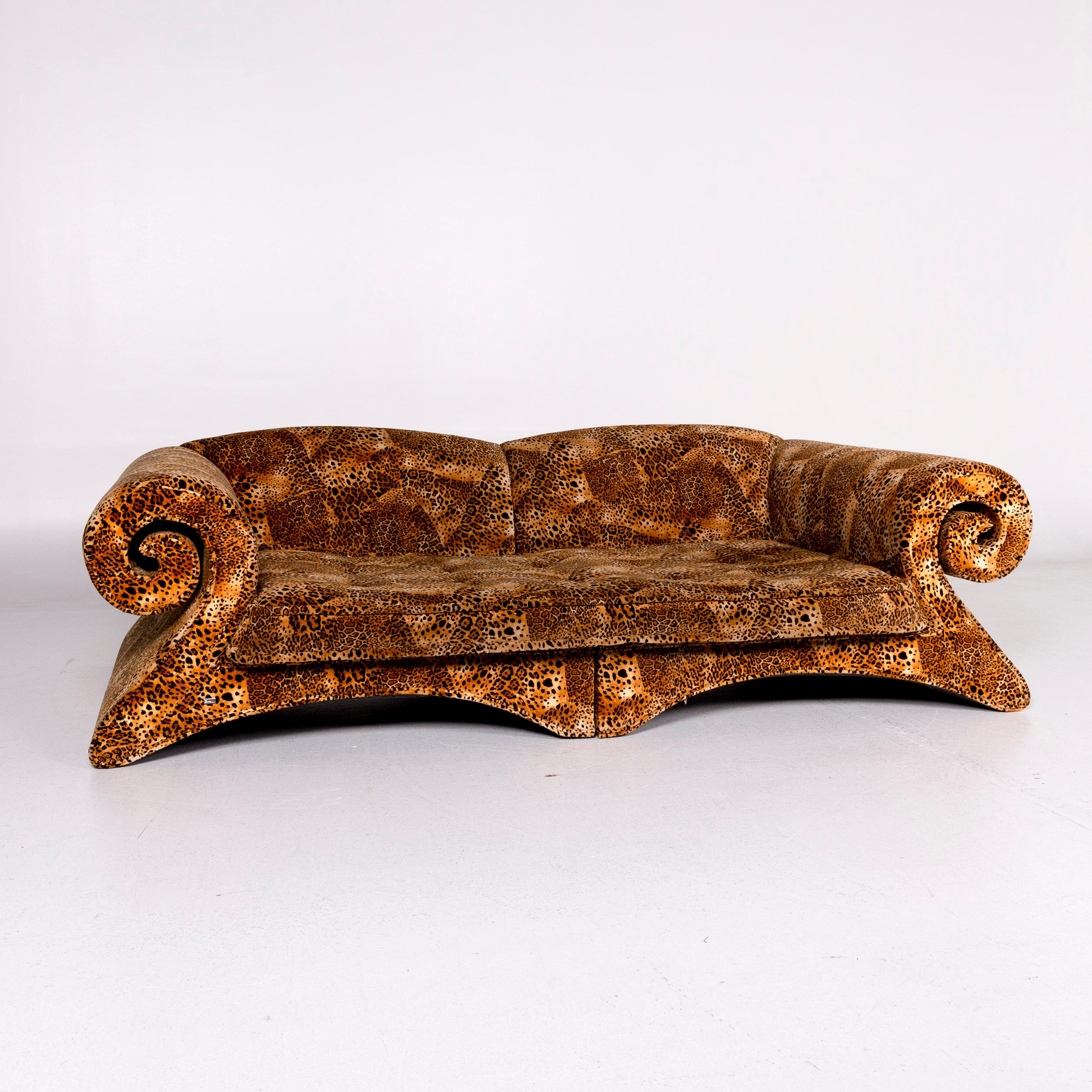 We bring to you a Bretz monster velvet fabric sofa brown ocher-brown patterned leoprint leomuster.
   
 
 Product measurements in centimeters:
 
Depth 130
Width 280
Height 85
Seat-height 45
Rest-height 75
Seat-depth 105
Seat-width