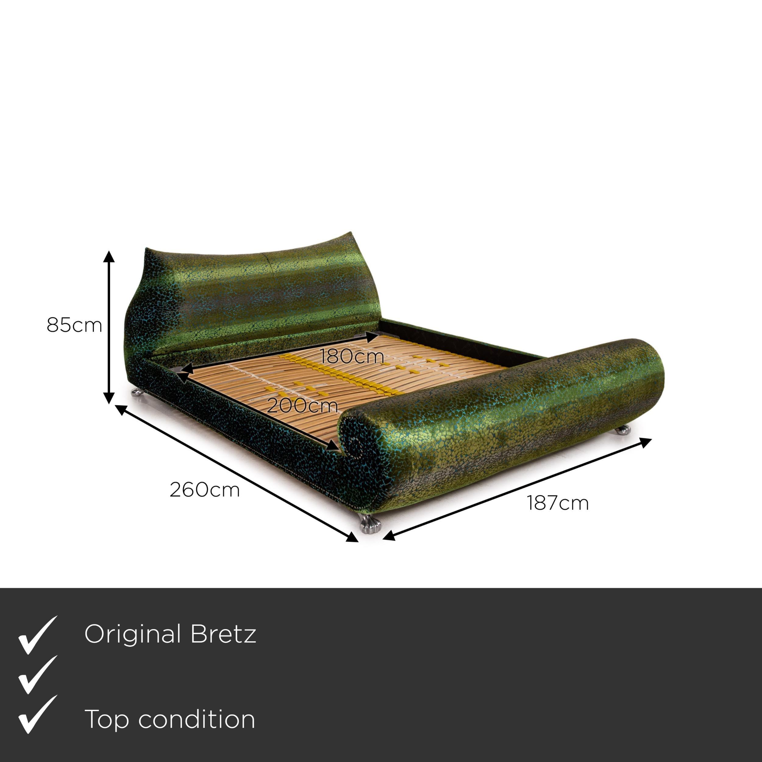 We present to you a Bretz Napali double bed green blue incl. 2x slatted bed 200cm x 180cm.


 Product measurements in centimeters:
 

 Depth: 260
 Width: 187
 Height: 85
Seat depth: 200
Seat width: 180.



  
