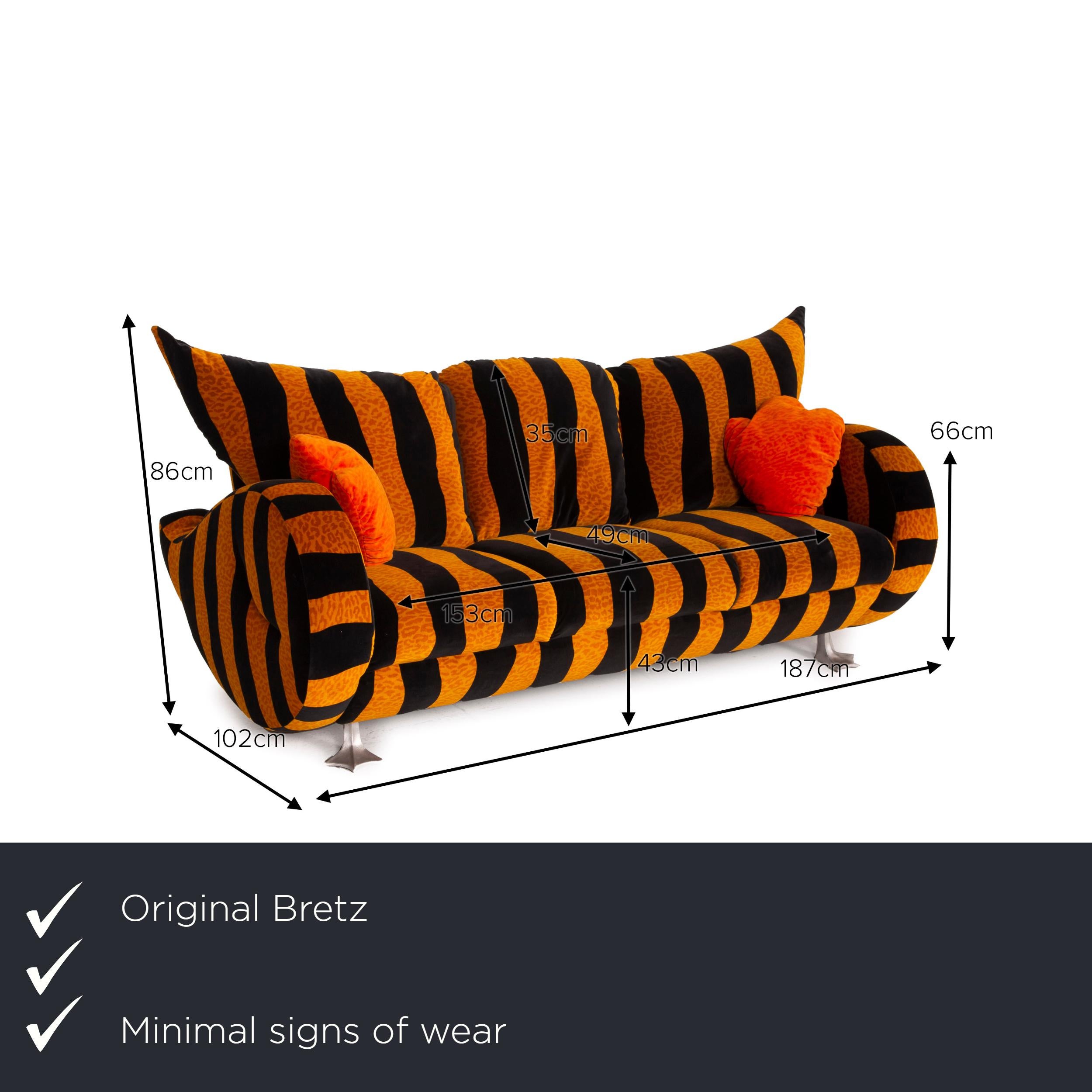 We present to you a Bretz prison duck fabric sofa yellow three-seater black tiger pattern.

Product measurements in centimeters:

Depth 102
Width 187
Height 86
Seat height 43
Rest height 66
Seat depth 49
Seat width 153
Back height