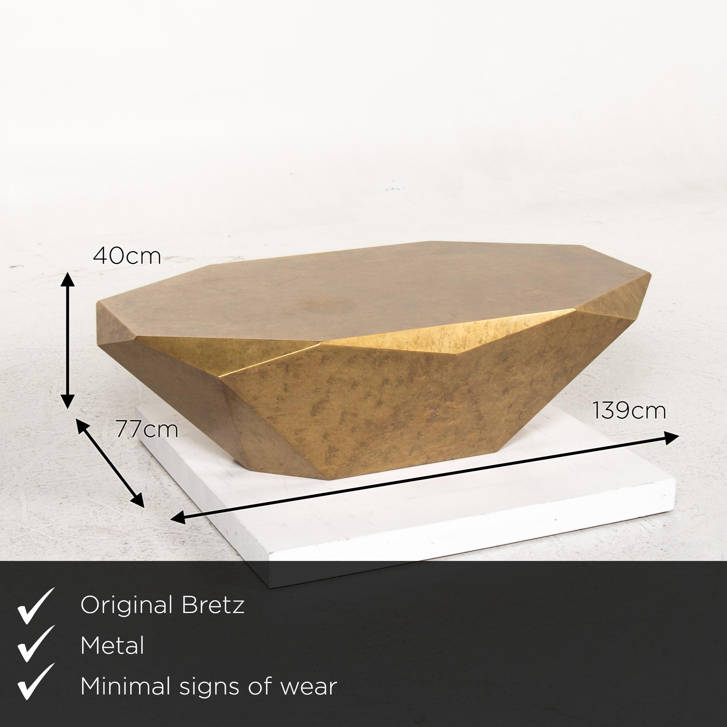 Wir präsentieren Ihnen einen Bretz Stealth Metall Couchtisch Goldtisch.
 

 Produktabmessungen in Zentimetern:
 

Tiefe 77
 Breite 139
 Höhe 40.





 
