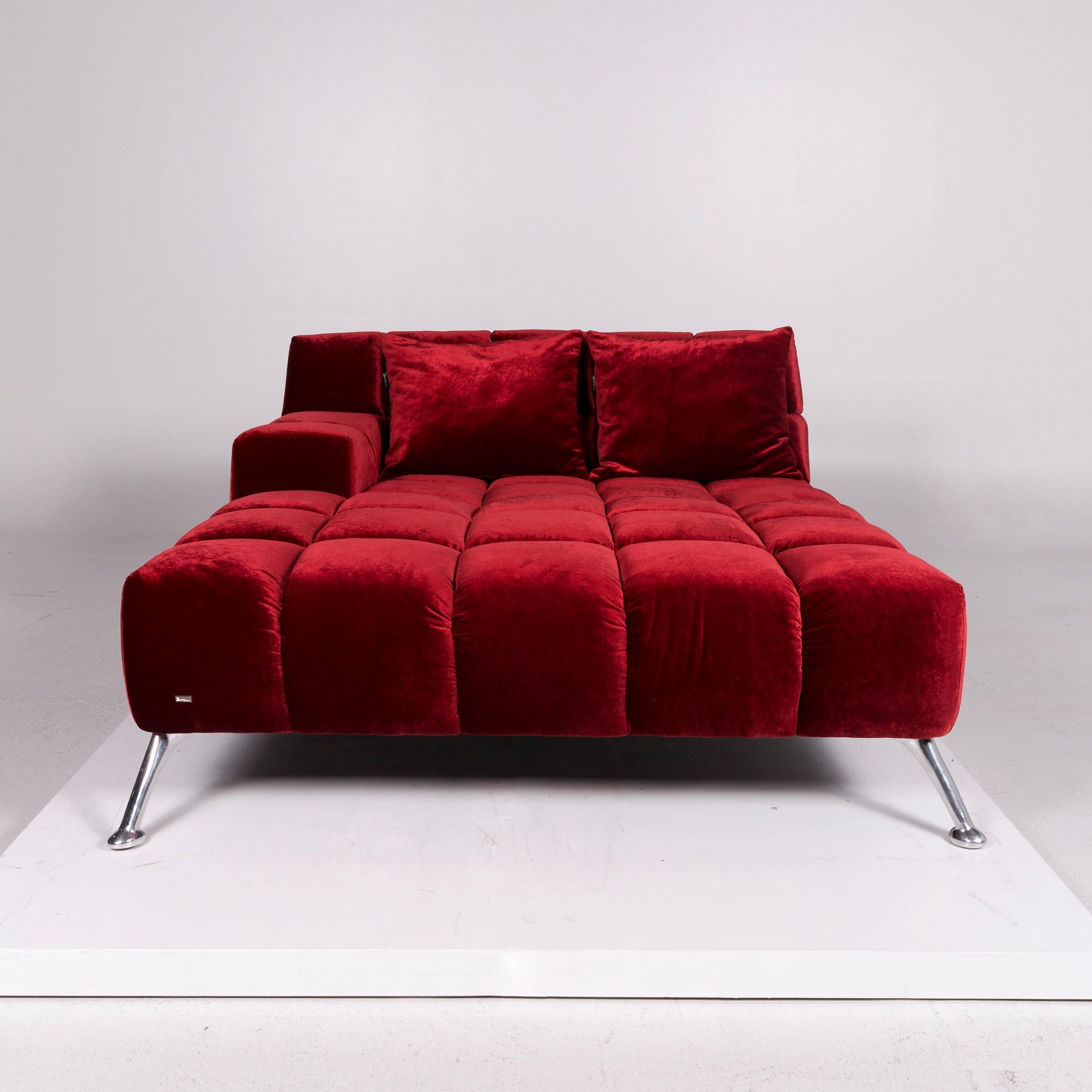 We bring to you a Bretz velvet fabric lounger red.


 Product measurements in centimeters:
 

Depth 200
Width 174
Height 90
Seat-height 57
Rest-height 70
Seat-depth 162
Seat-width 132
Back-height 40.
 