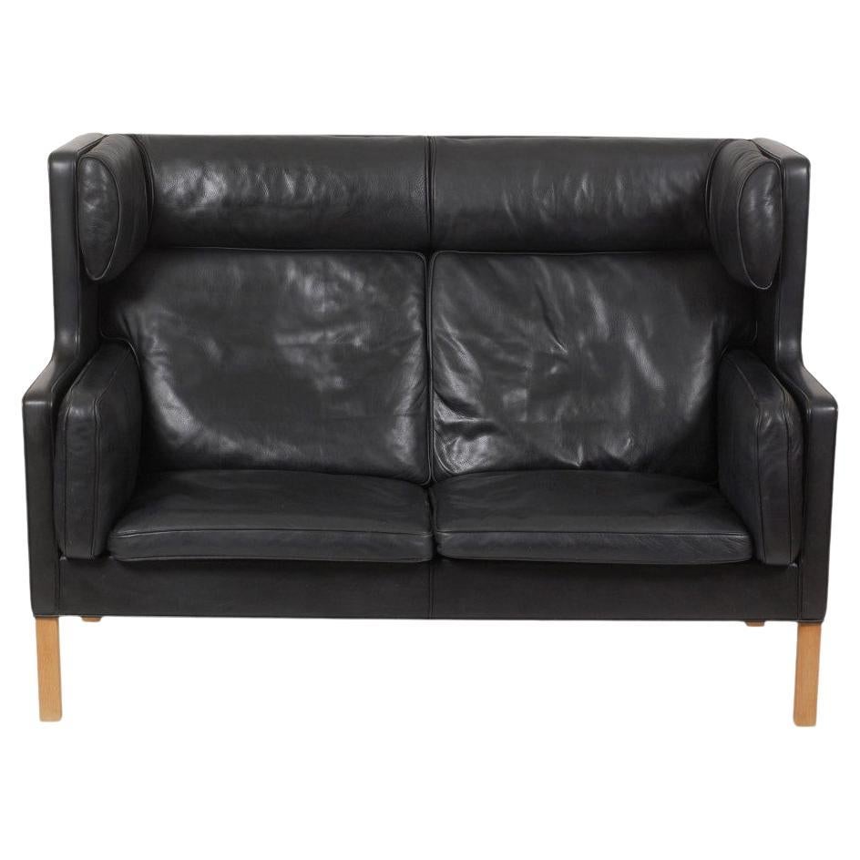Børge Mogensen 2 Pers Coupé Sofa with Original Patinated Black Leather and Oak For Sale