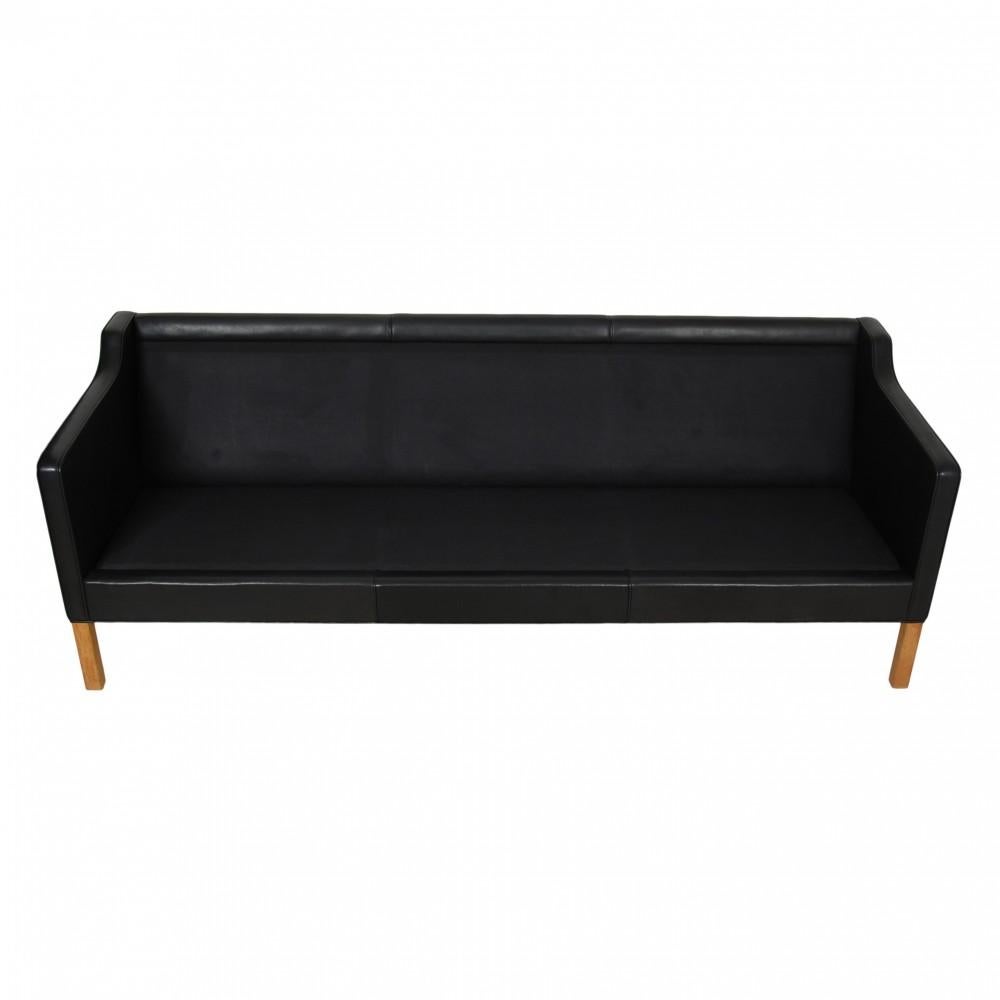 Børge Mogensen 3. pers sofa model 2213, in original black leather. The sofa is from around the 80's and appears in good condition with a beautiful patina.