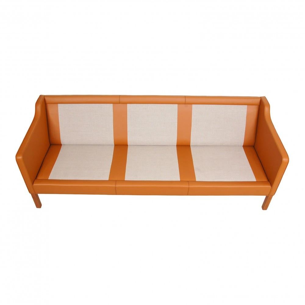 Mid-20th Century Børge Mogensen 2213 3, Pers Sofa Reupholstered in Cognac Bizon Leather