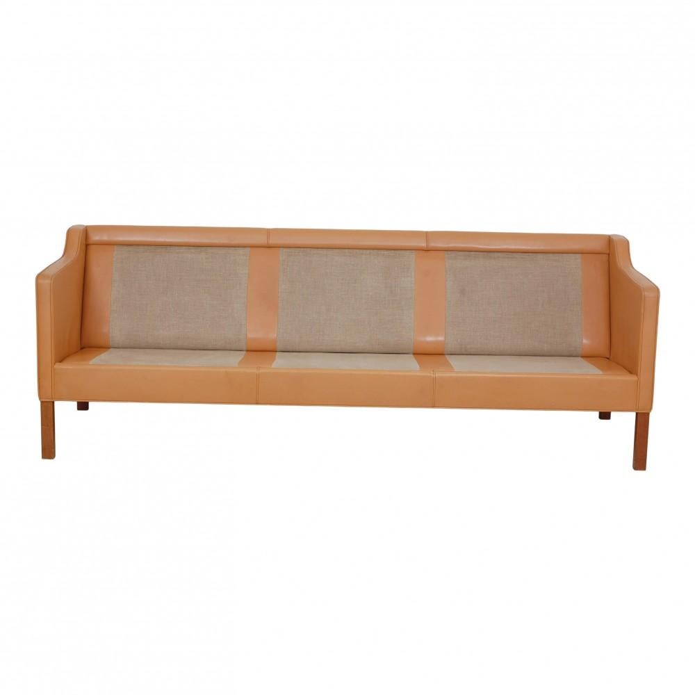 Danish Børge Mogensen 2213 3pers Sofa with Patinated Naturally Colored Classic Leather For Sale