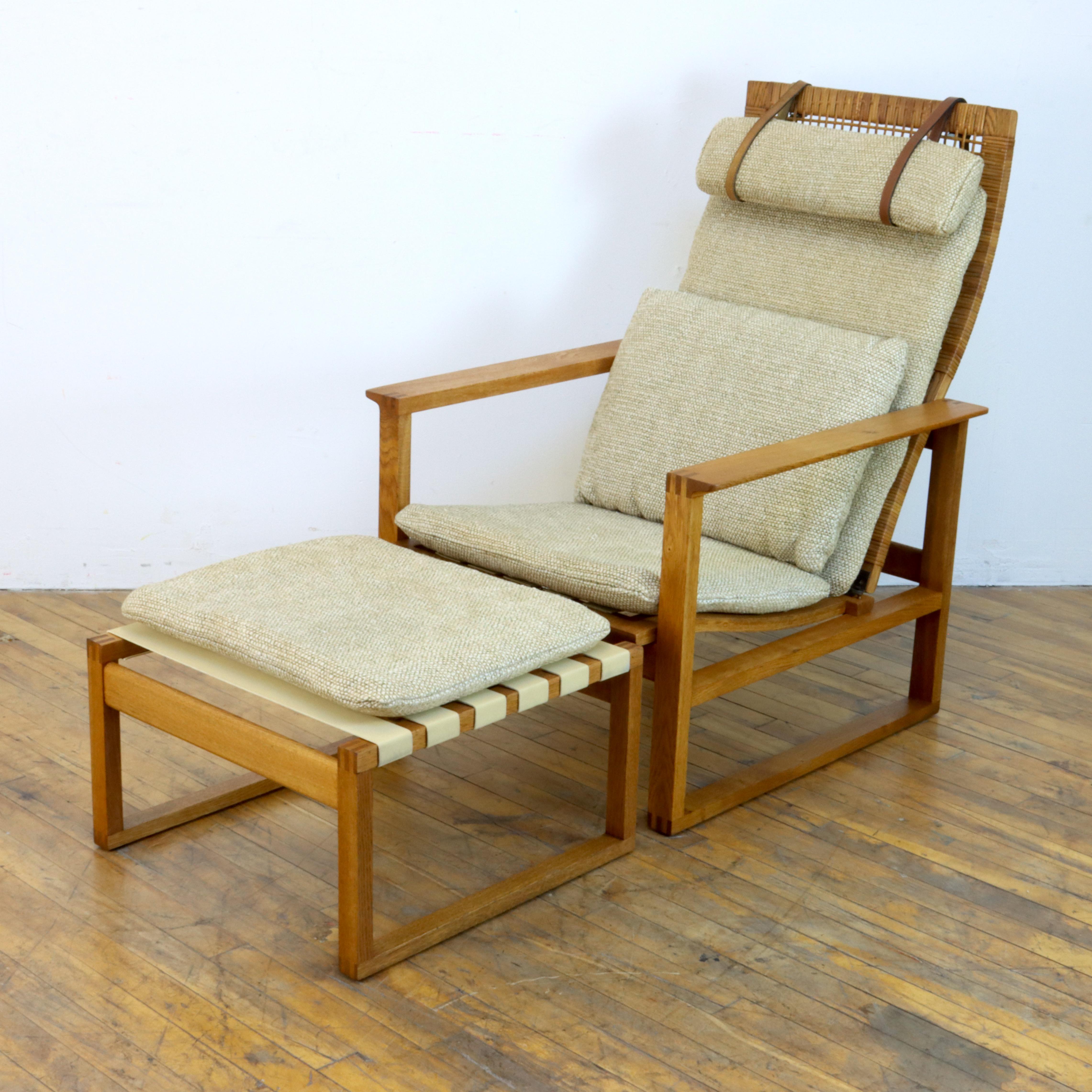 Børge Mogensen 2254 Oak Lounge Chair and Ottoman For Sale 5