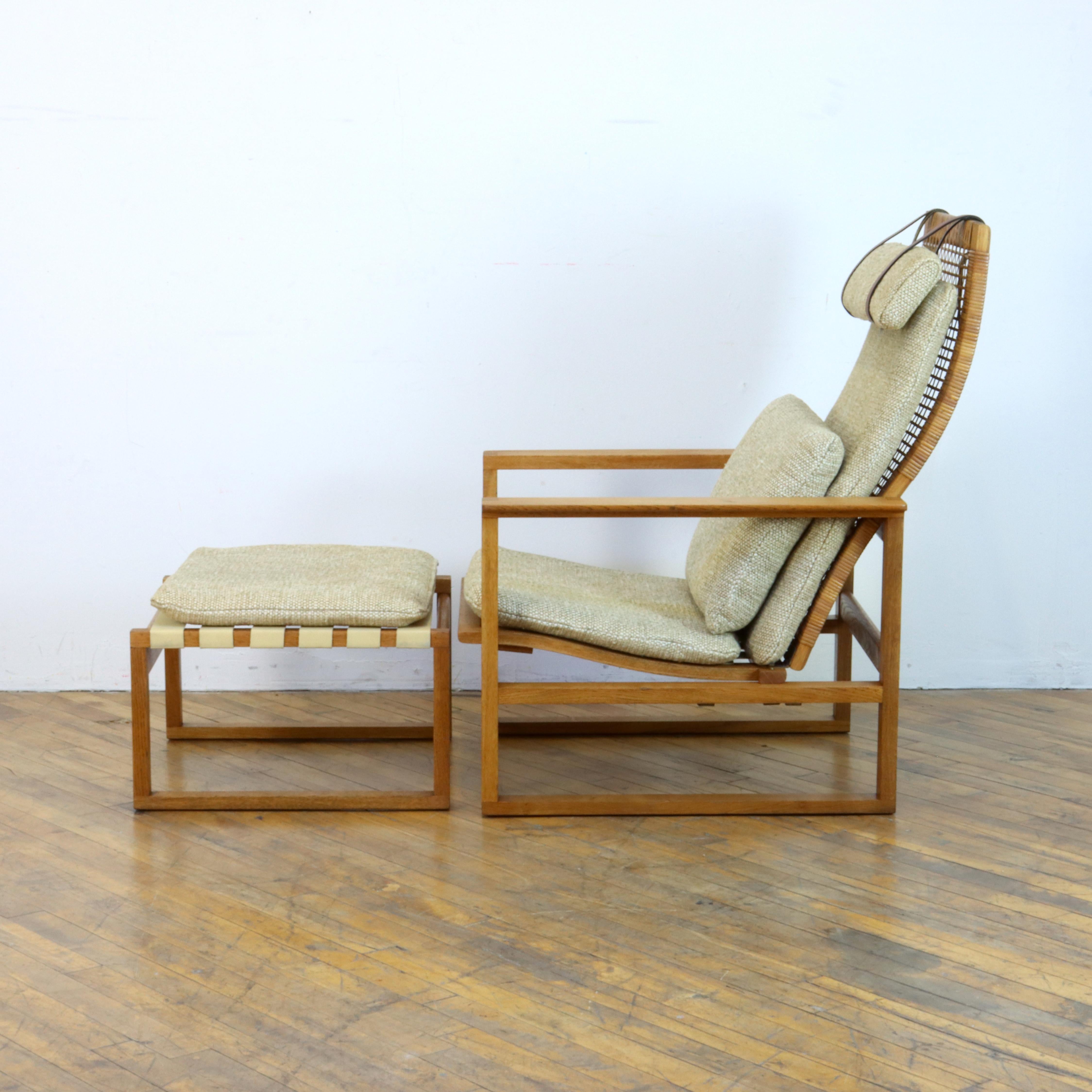 Danish Børge Mogensen 2254 Oak Lounge Chair and Ottoman For Sale
