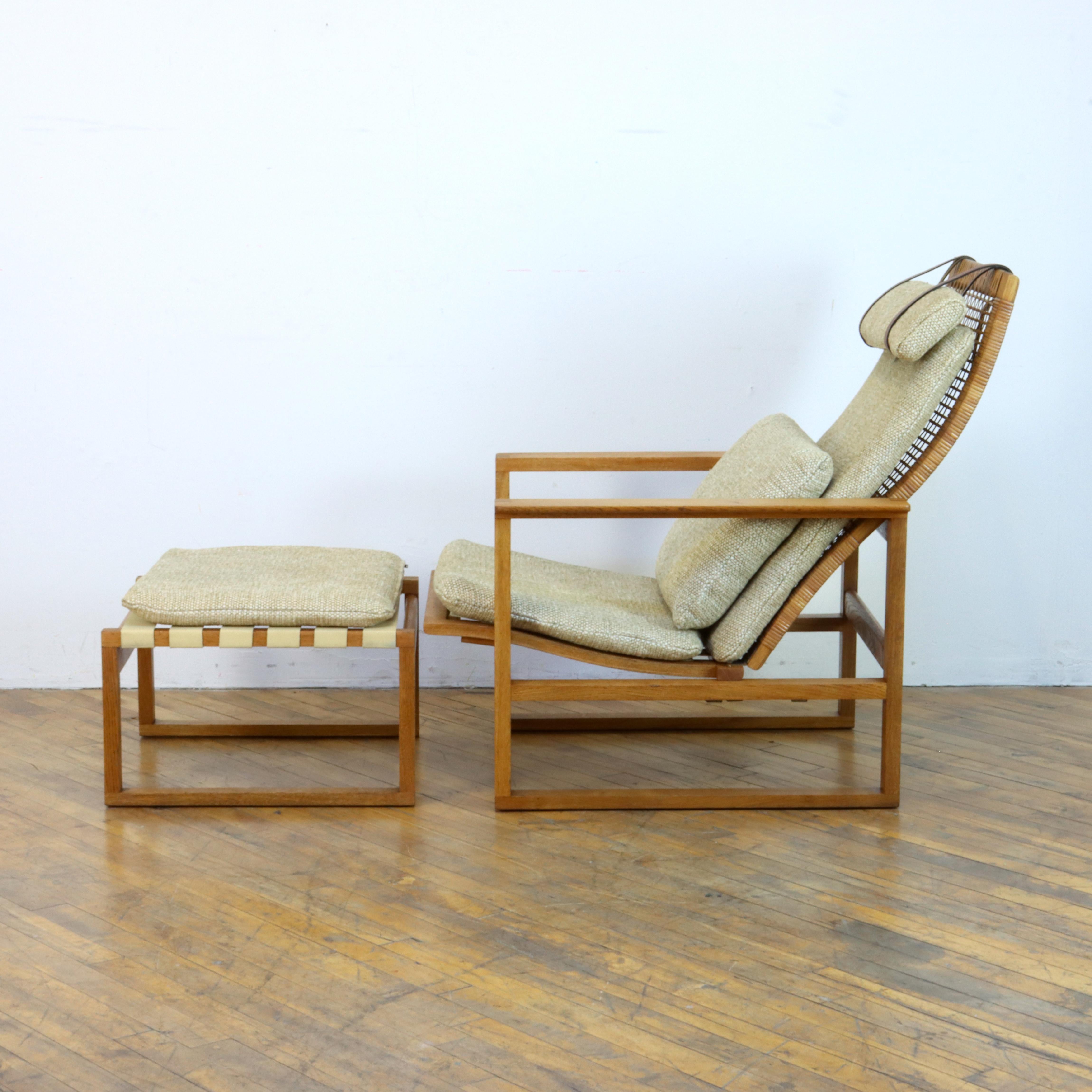 Børge Mogensen 2254 Oak Lounge Chair and Ottoman In Good Condition For Sale In Oakland, CA