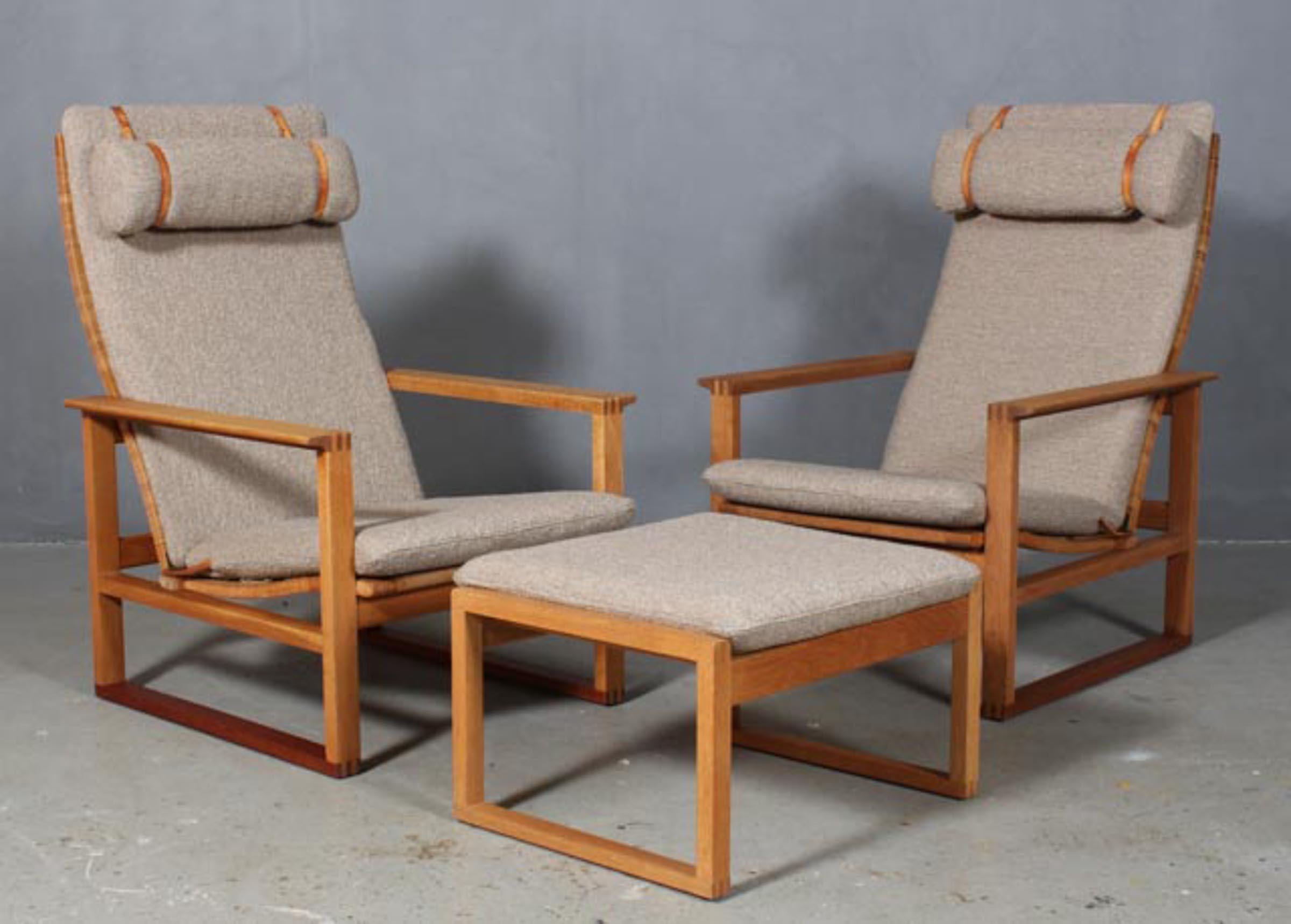 A set of Børge Mogensen lounge chairs designed in 1956 model number 2254 for Fredericia Stolefabrik. Cubical frames made of solid oak with finger joints and cane. This high back model 2254 also reclines.

Comes with an ottoman,

Reupholstered in